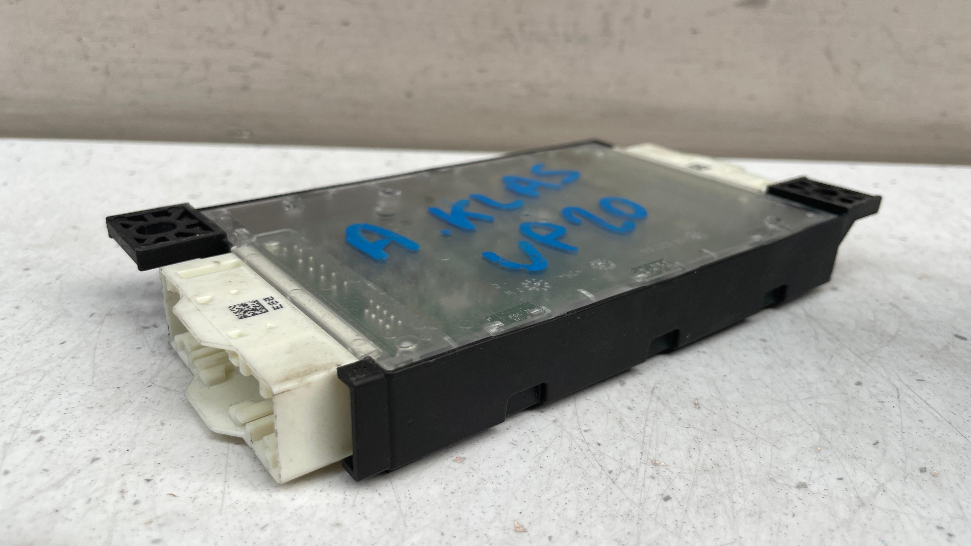A1679007112  MERCEDES A CLASS KEYLESS CONTROL MODULE