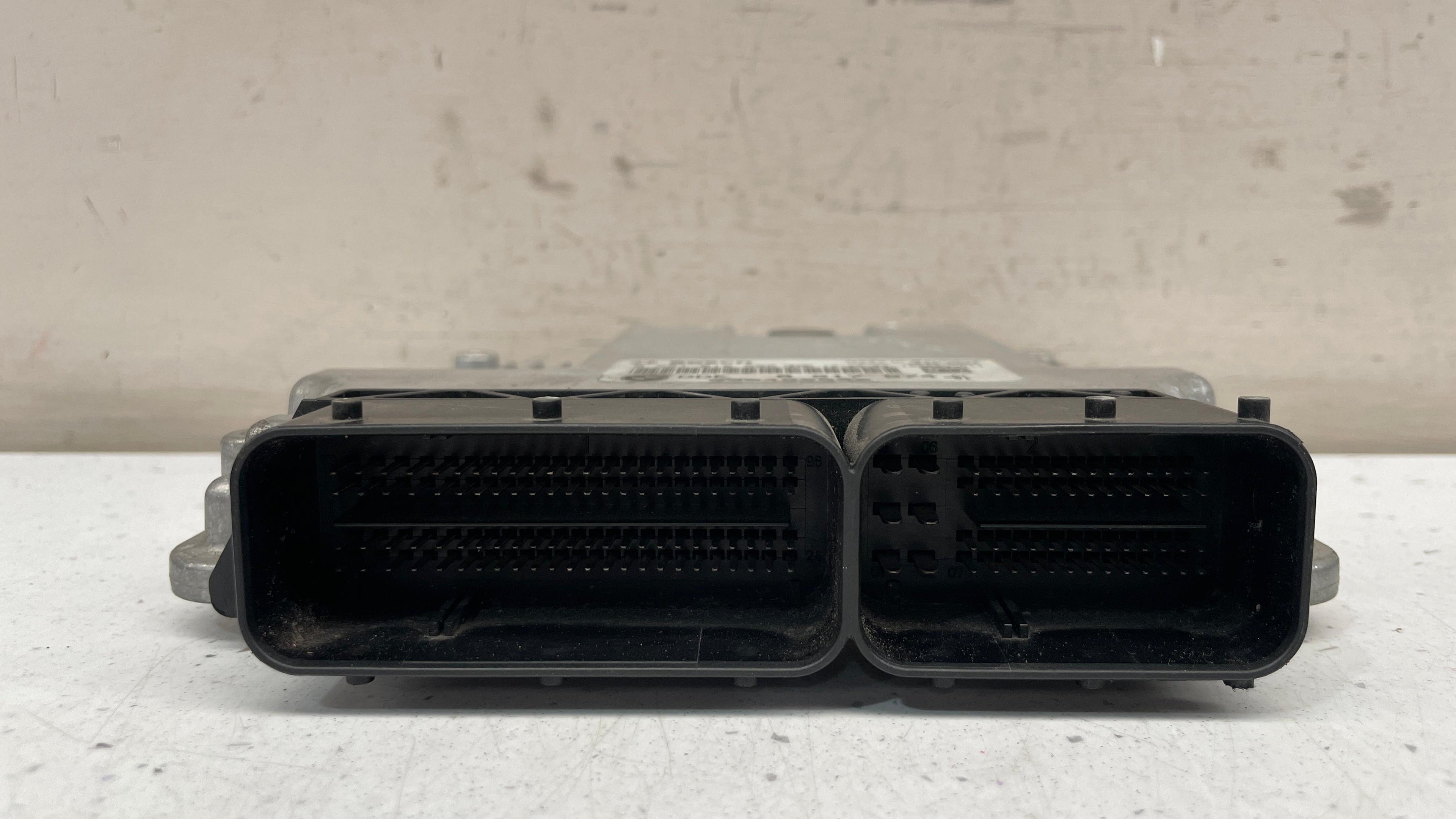 8517874-01 BMW 320 ENGINE CONTROL UNIT ECU