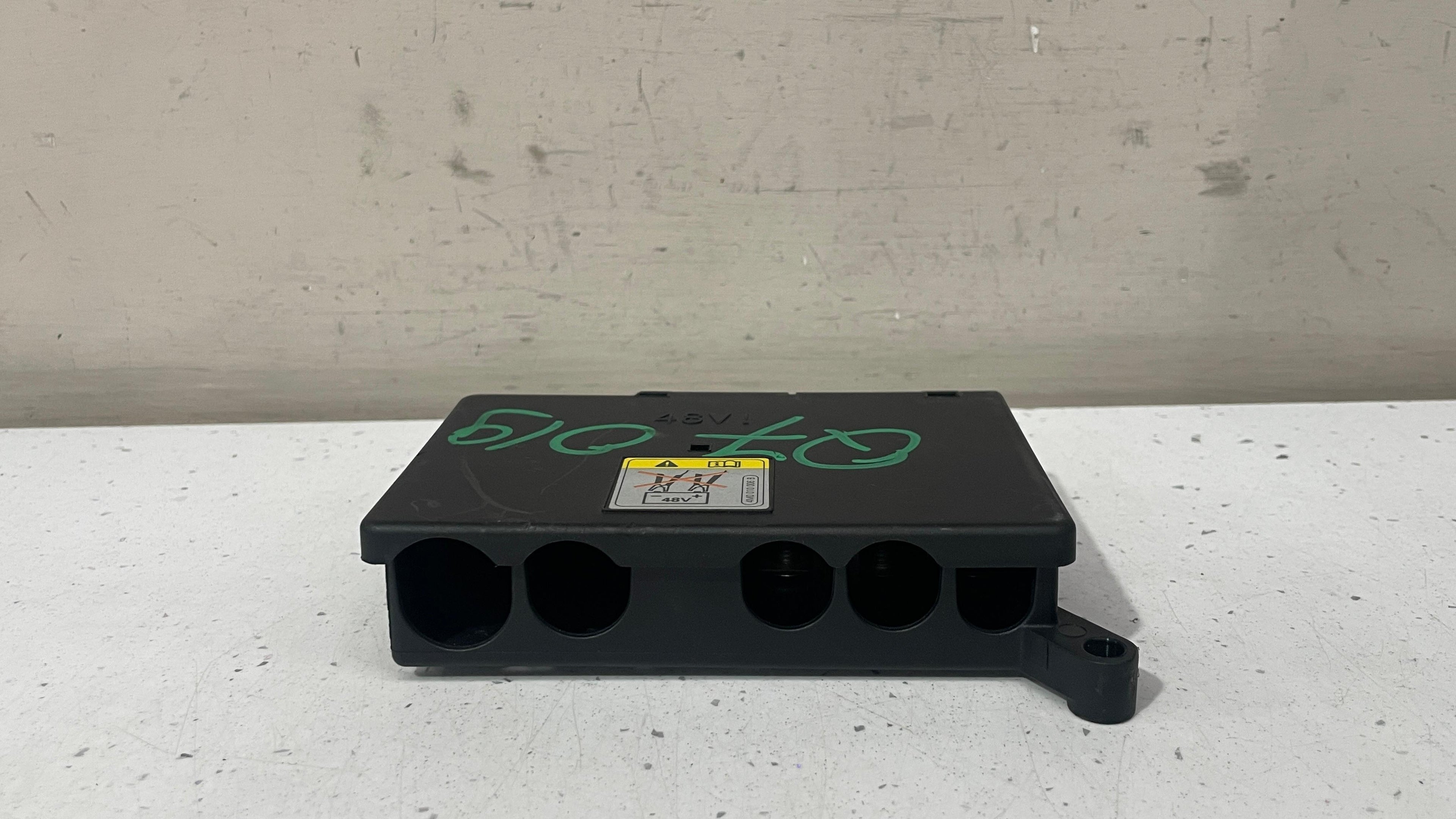 4M0941828J AUDI Q7 REAR FUSE BOX RELAY POWER