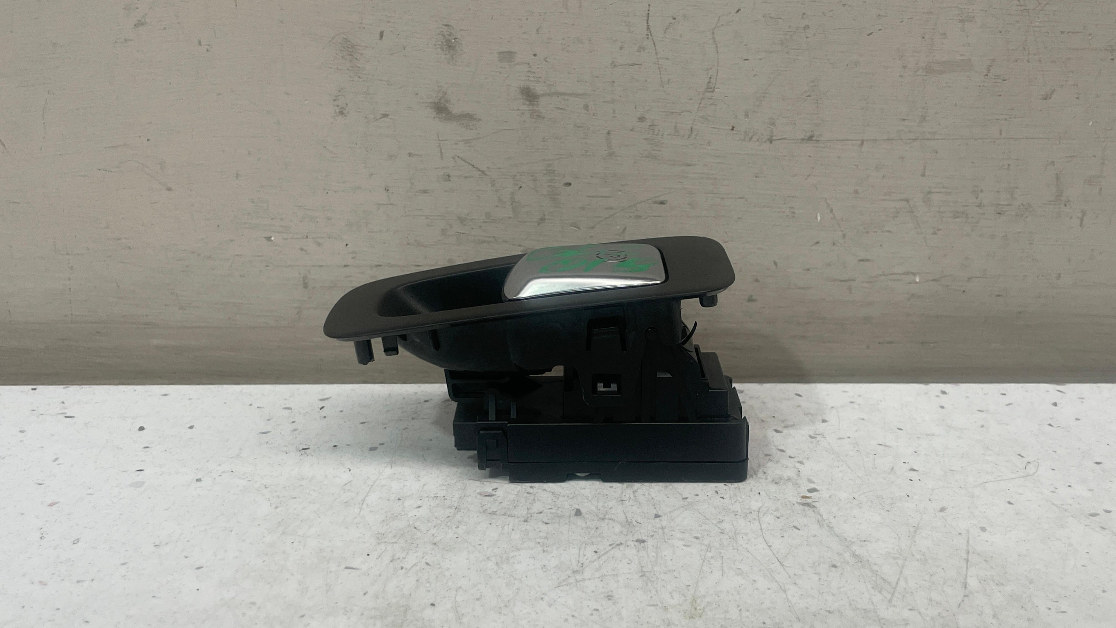 A2059051516 MERCEDES GLC PARKING BRAKE BUTTON SWITCH