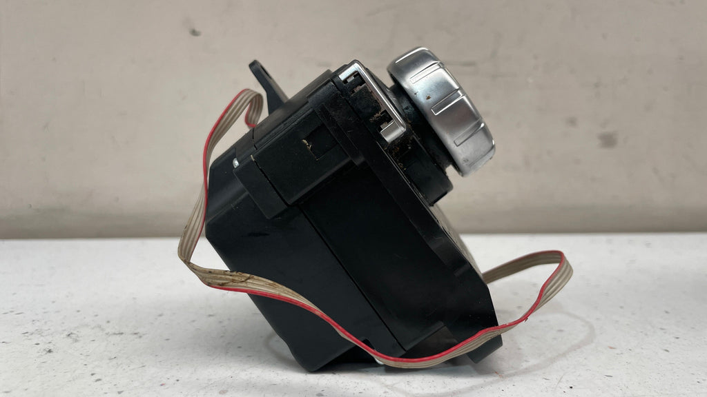 A2048709558  MERCEDES W204 MULTIMEDIA CONTROLLER SWITCH