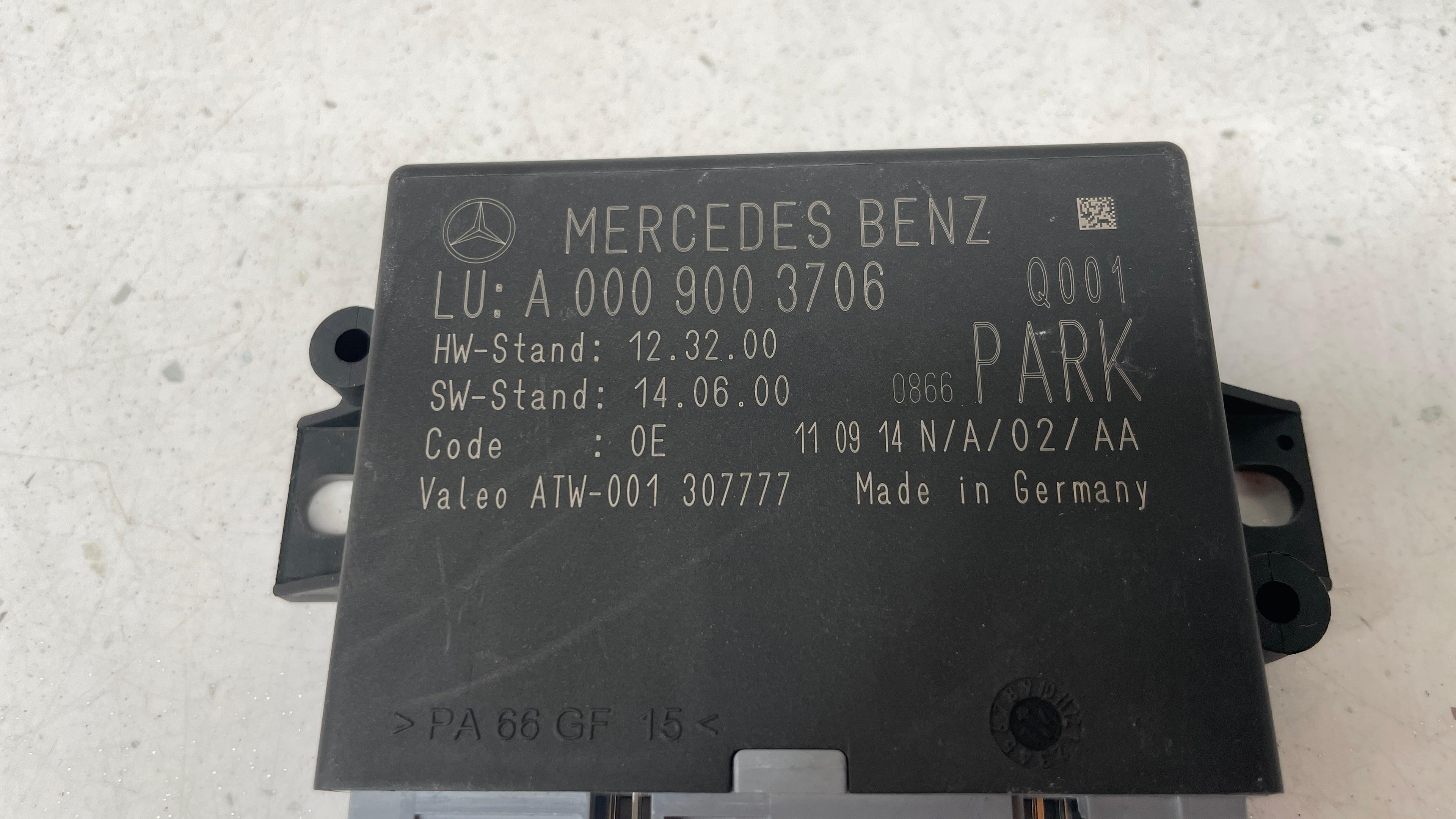A0009003706 MERCEDES PARKING CONTROL MODULE UNIT