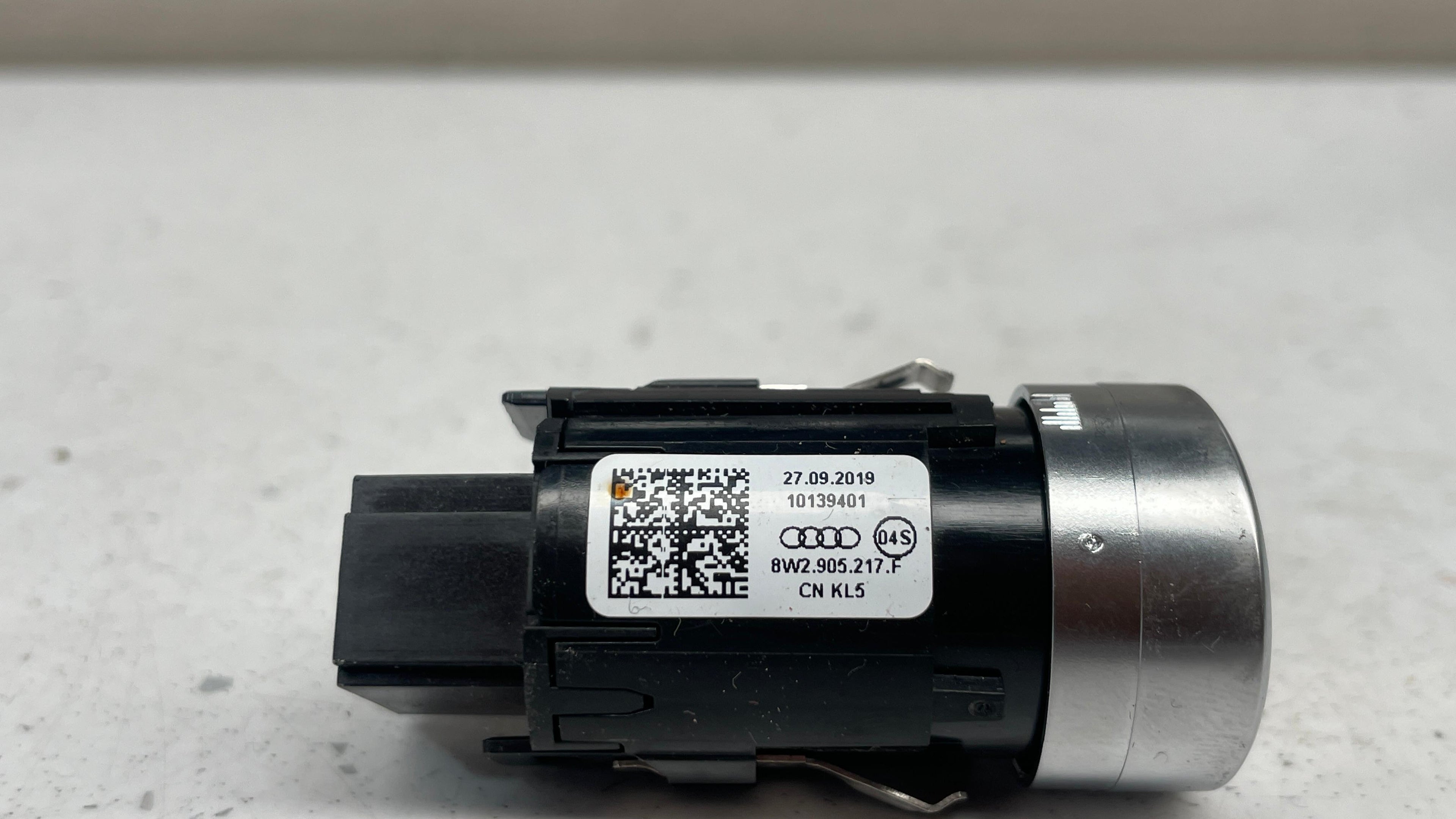 8W2905217F AUDI A4 ENGINE START STOP SWITCH BUTTON