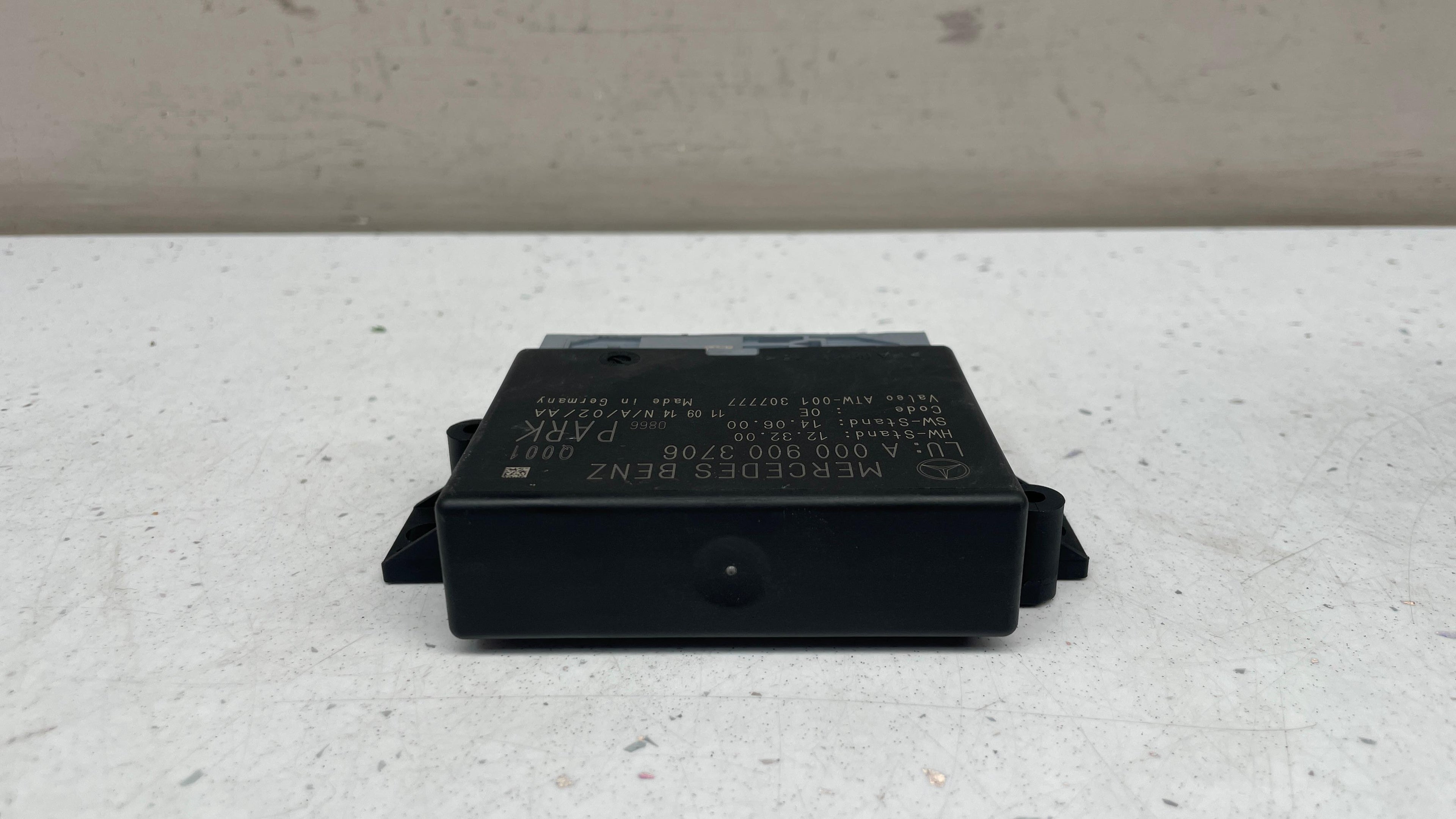 A0009003706 MERCEDES PARKING CONTROL MODULE UNIT