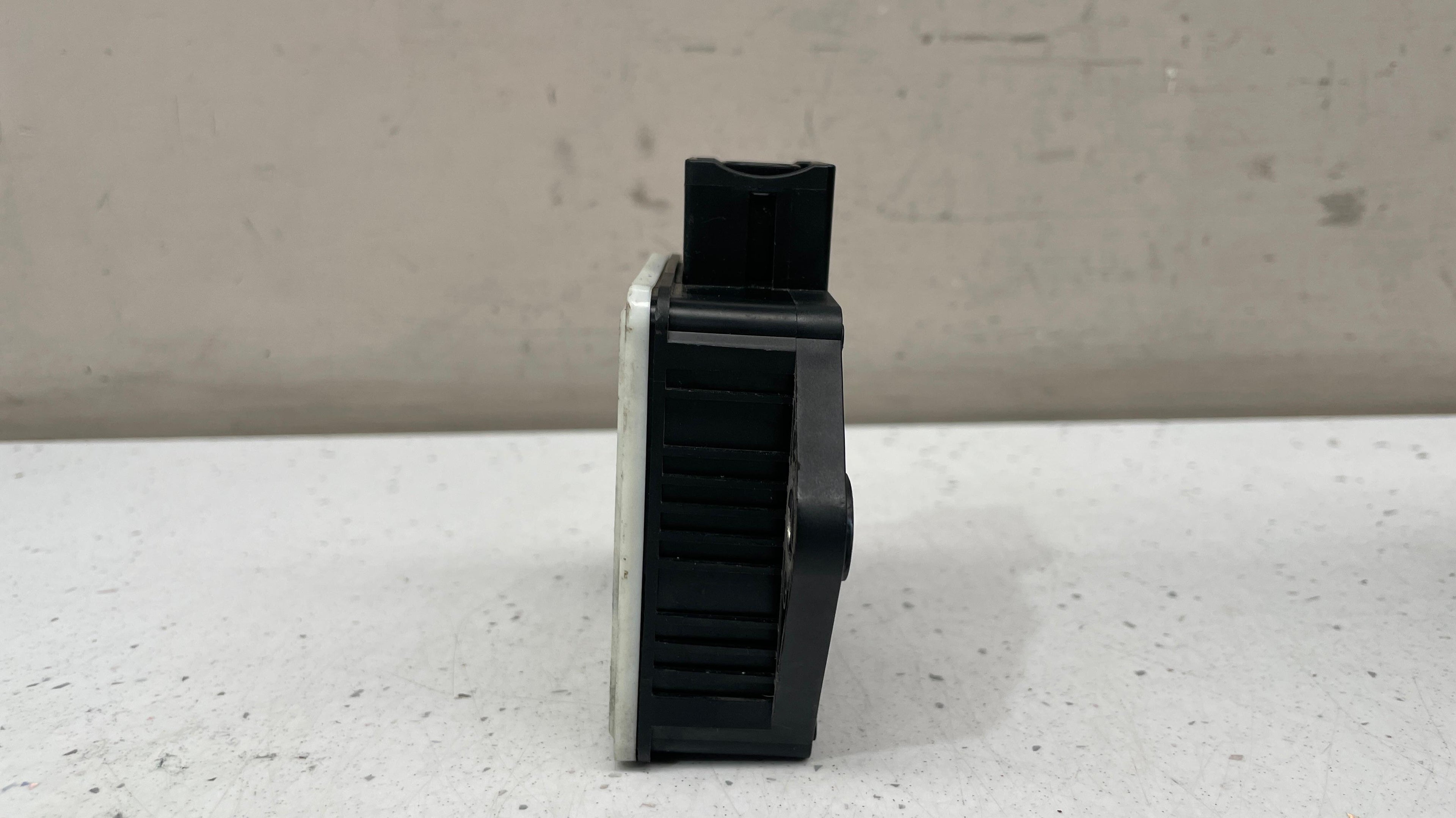 6782370-01 BMW E60 YAW RATE SENSOR