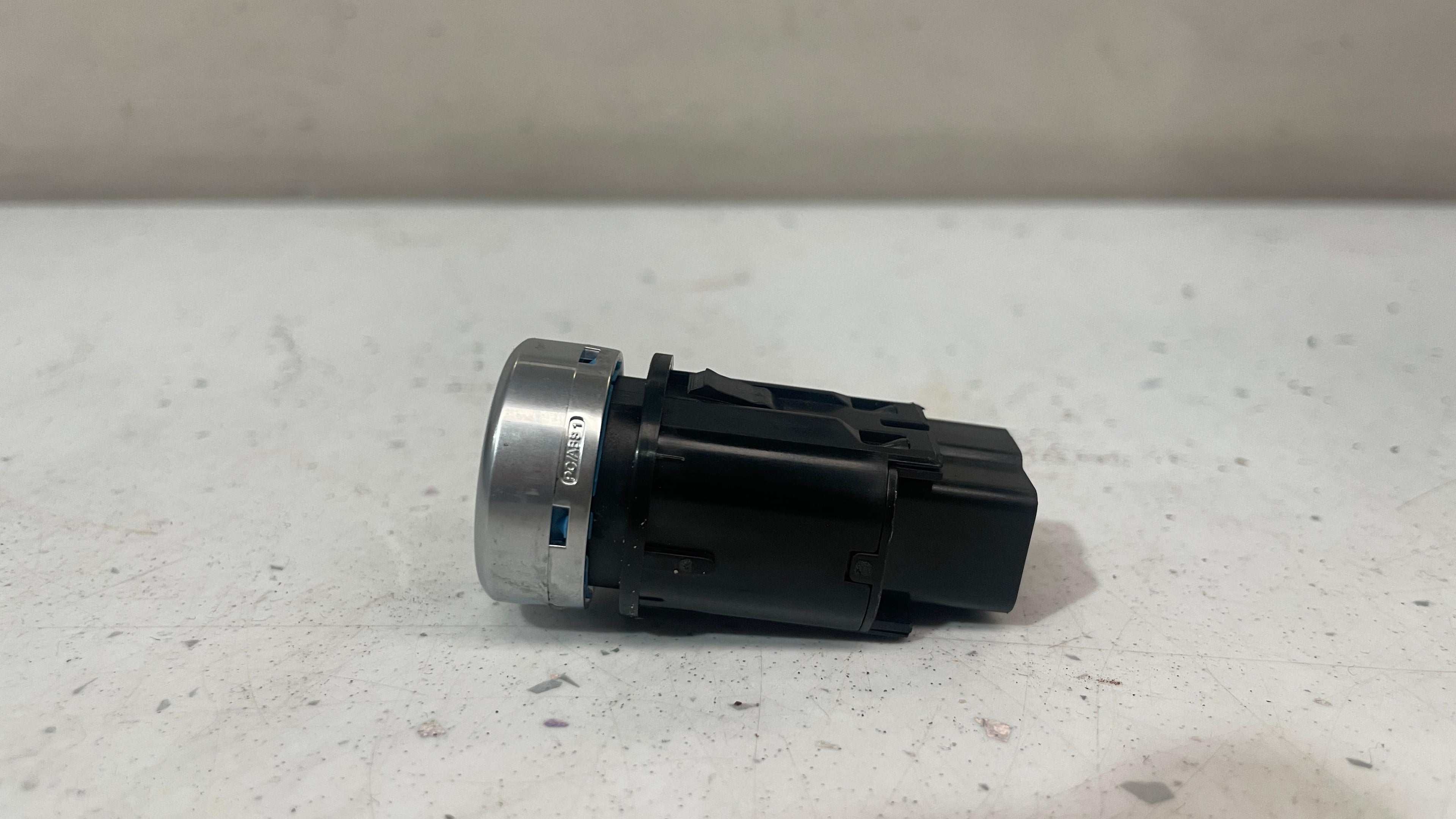 F1ETD3L0B FORD FOCUS START / STOP SWITCH BUTTON