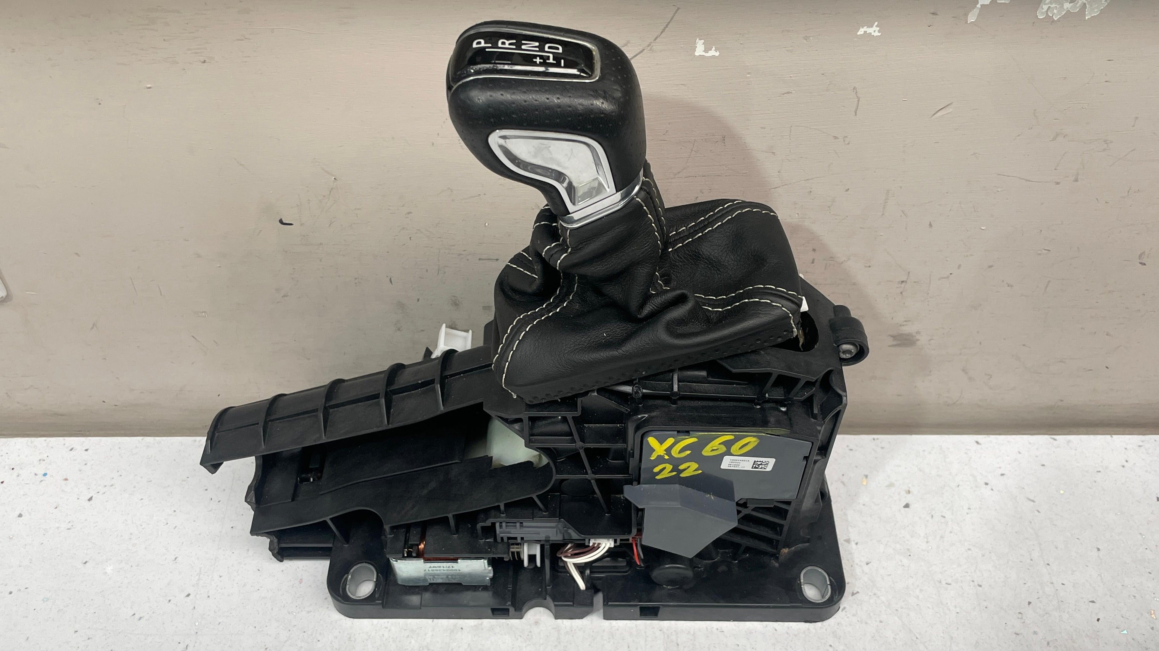 1000445013 VOLVO XC60 TRANSMISSION SHIFTER GEAR SELECTOR