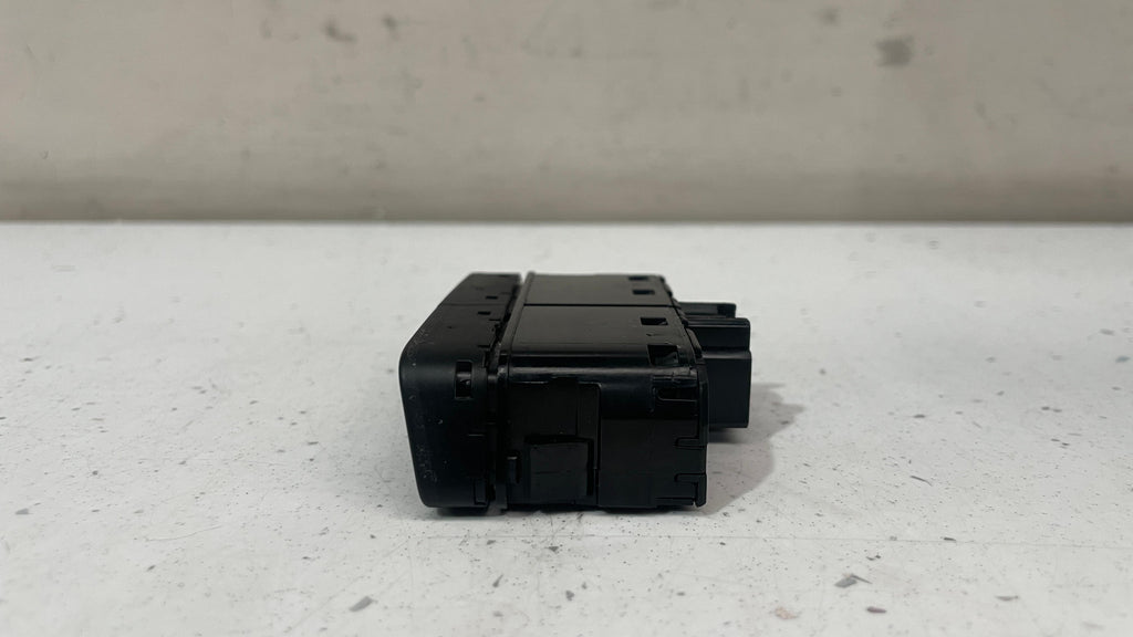 AM5T-18K574AC FORD FOCUS WINDSCREEN HEATER SWITCH