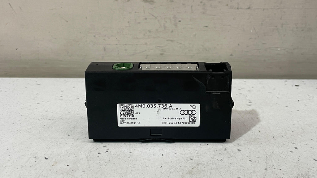 4M0035736A AUDI Q7 CENTER CONSOLE DUAL USB AUX PORT