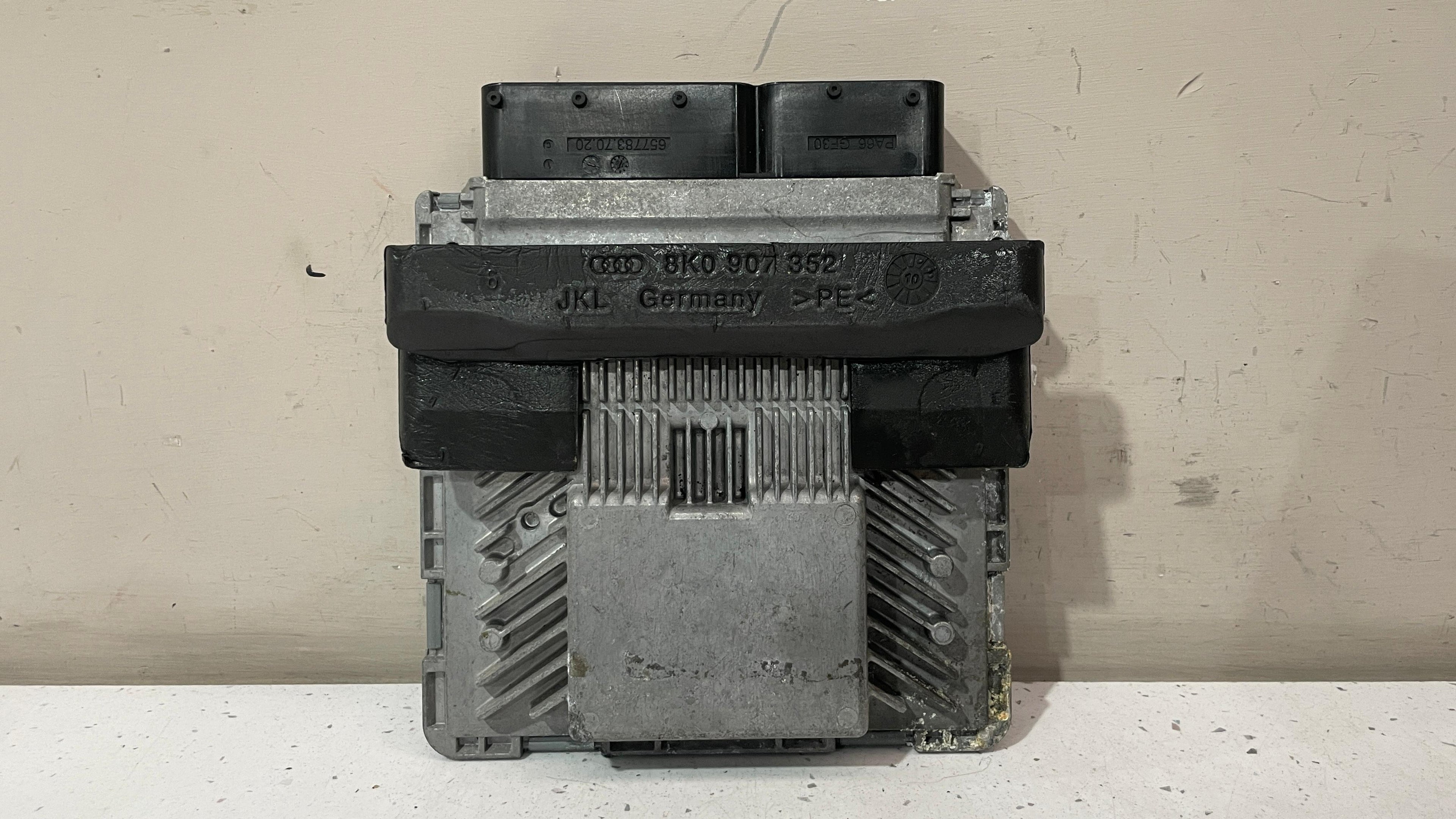 8R0907559G AUDI Q5 ENGINE CONTROL UNIT ECU