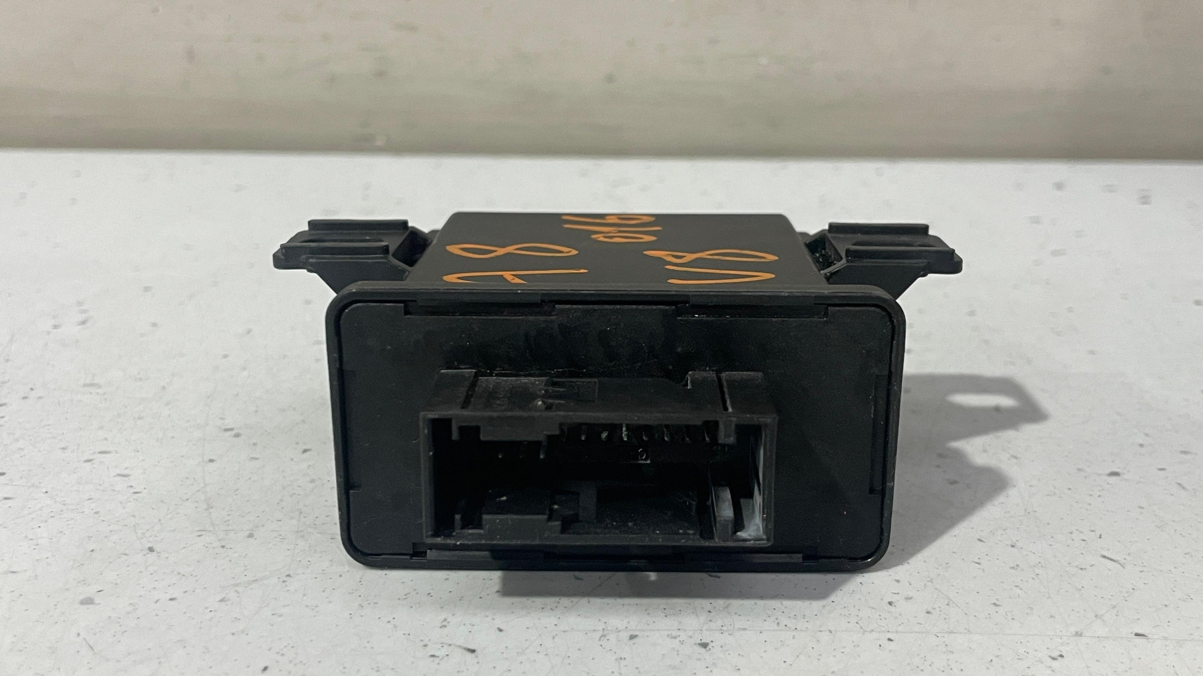 4H4907357B  AUDI A8 HEADLIGHT CONTROL MODULE
