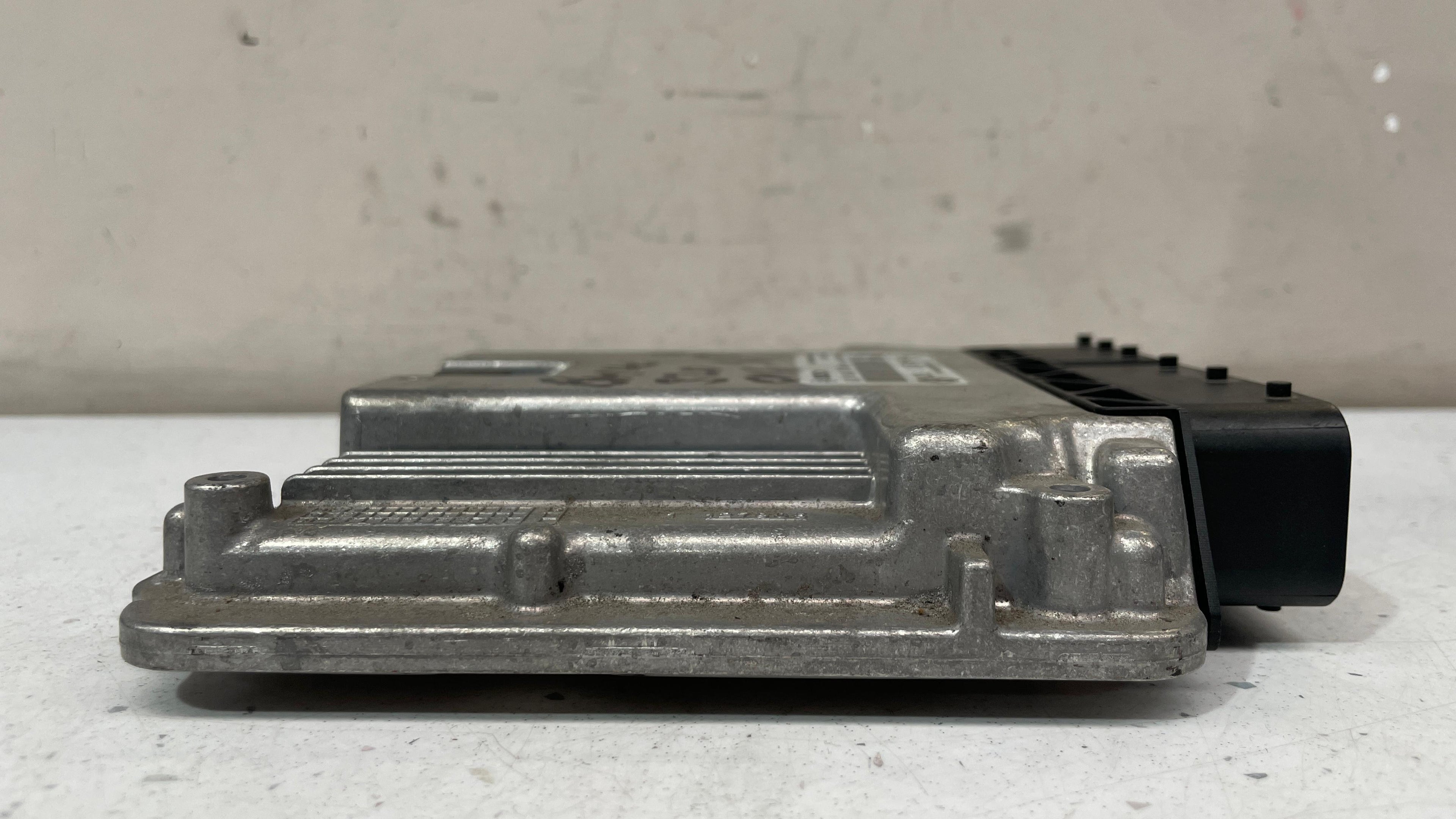 8578944-01 BMW SERIES 3 ENGINE CONTROL UNIT ECU