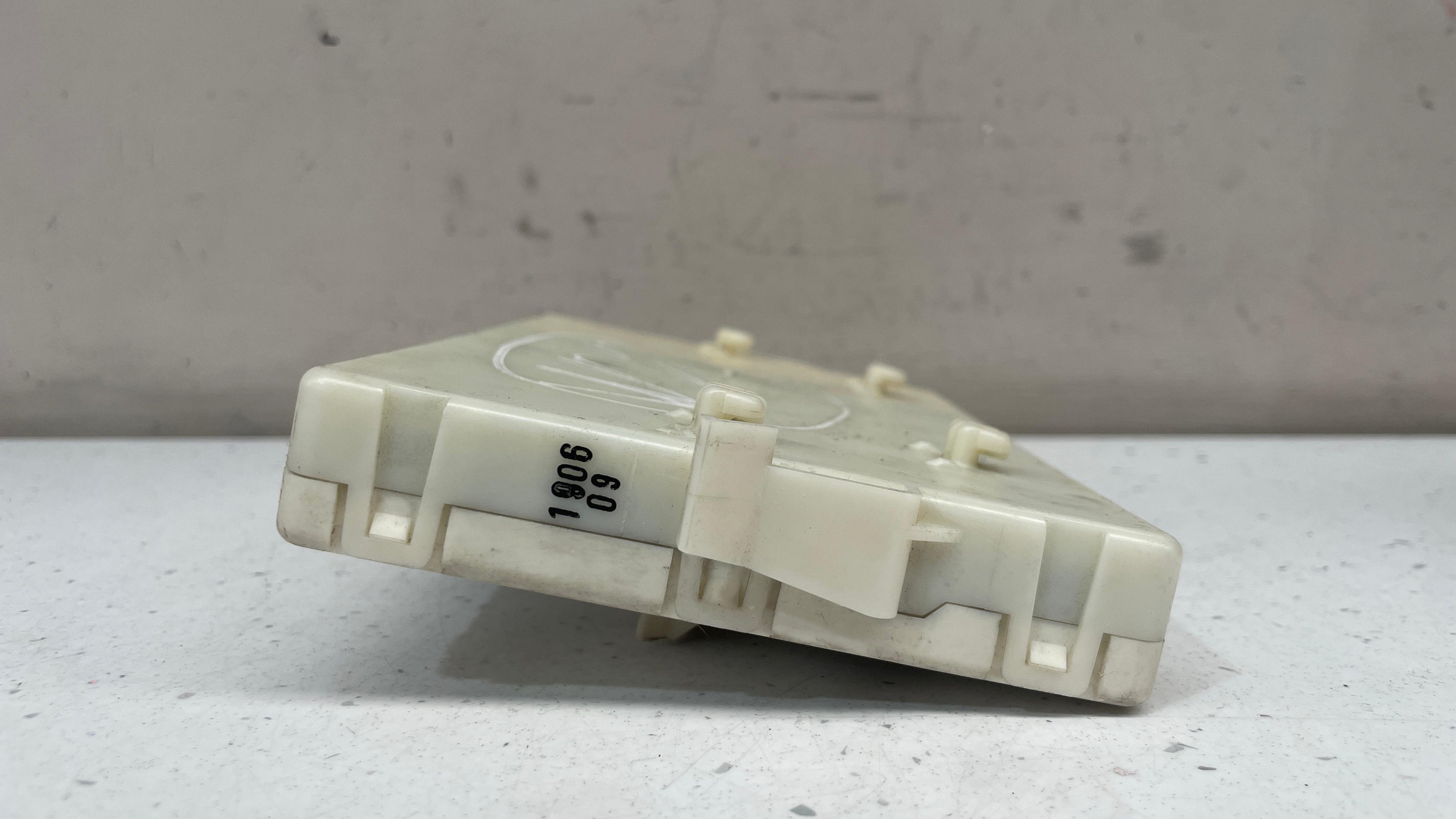 A2079000600 MERCEDES W212 REAR WINDOW CONTROL MODULE UNIT ECU