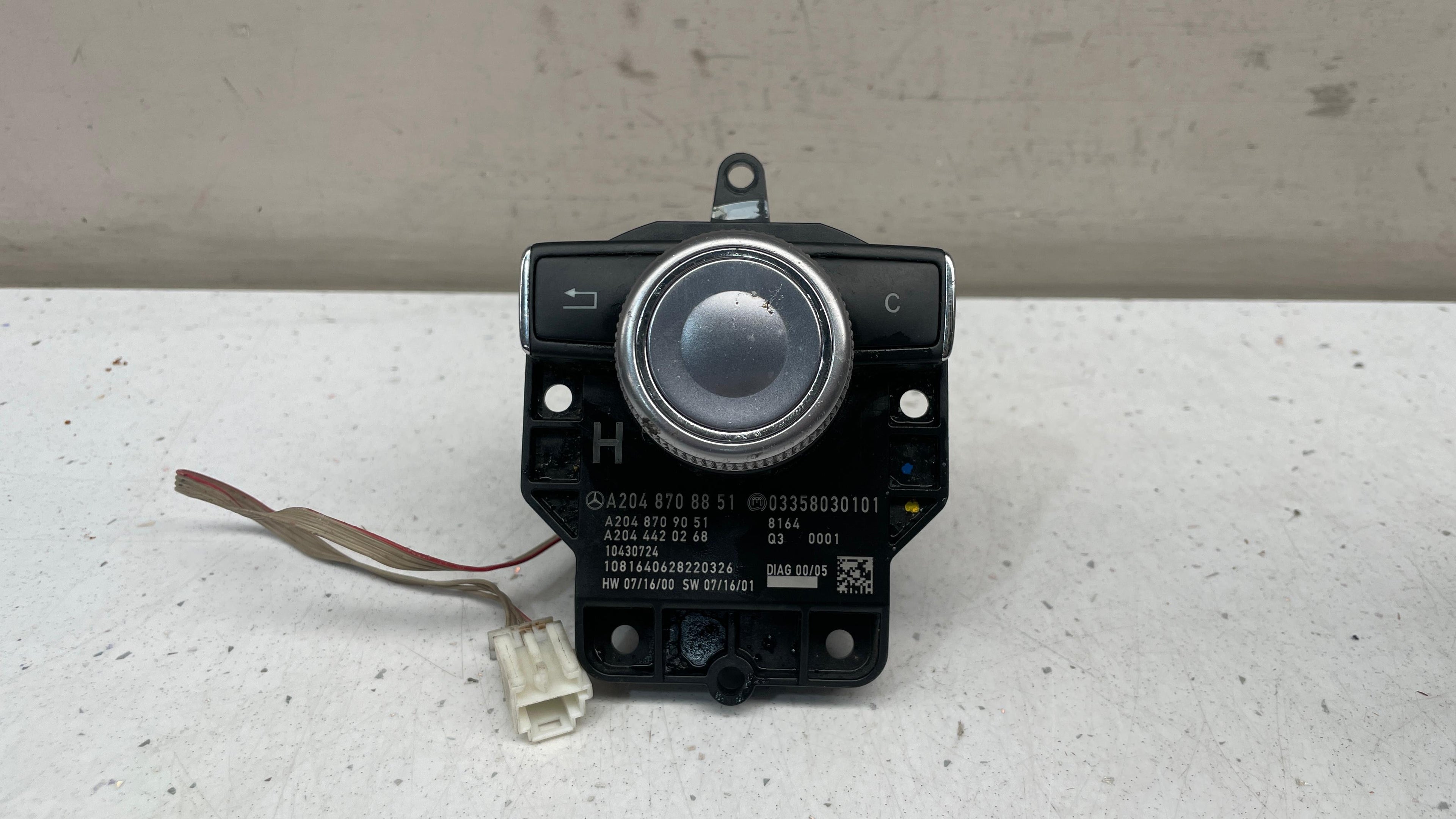 A2048708851 MERCEDES W204 NAVIGATION CONTROL COMMAND SWITCH