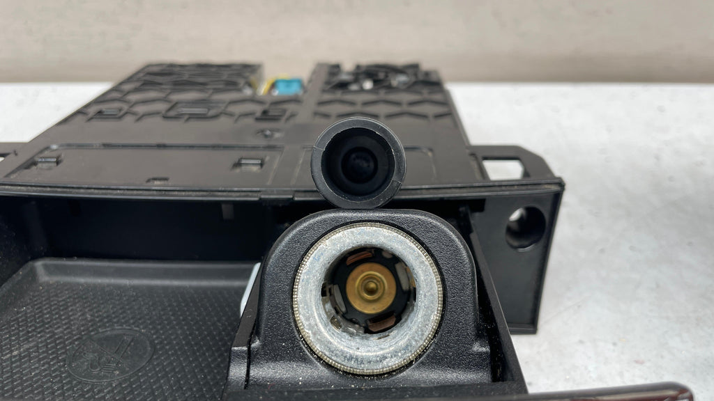 A1648100030  MERCEDES W164 CENTER CONSOLE SWITCH