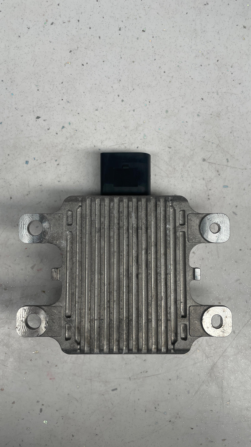 PORSCHE CAYENNE AND AUDI Q7 OIL PUMP CONTROL MODULE 7P0927601