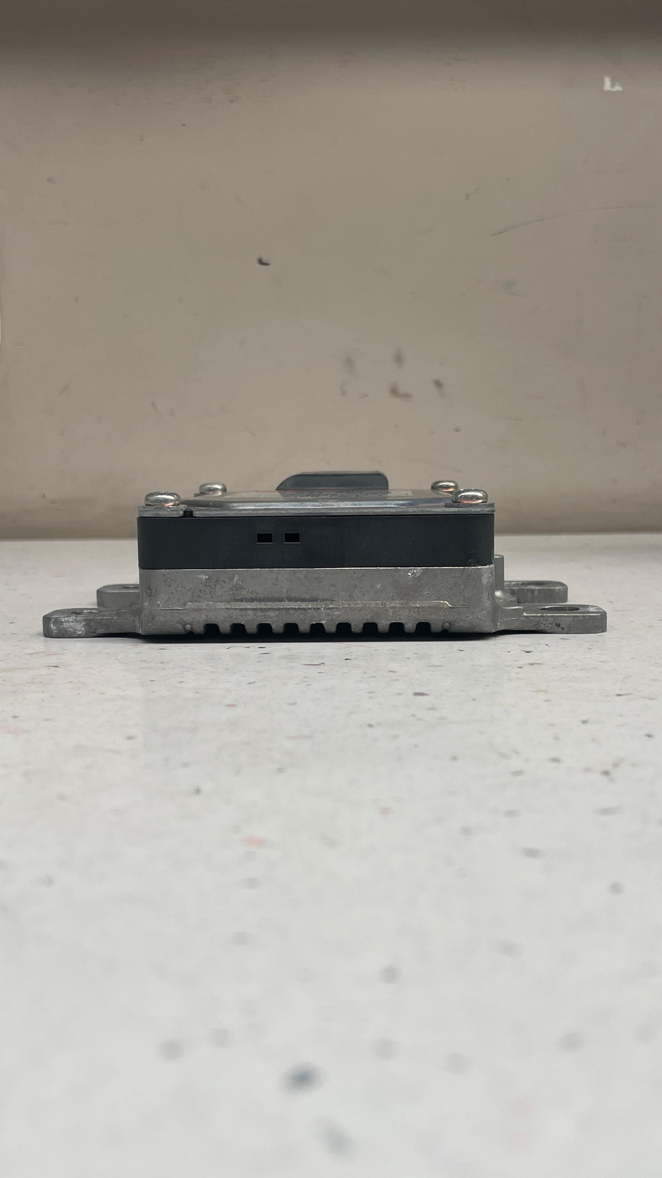 PORSCHE CAYENNE AND AUDI Q7 OIL PUMP CONTROL MODULE 7P0927601