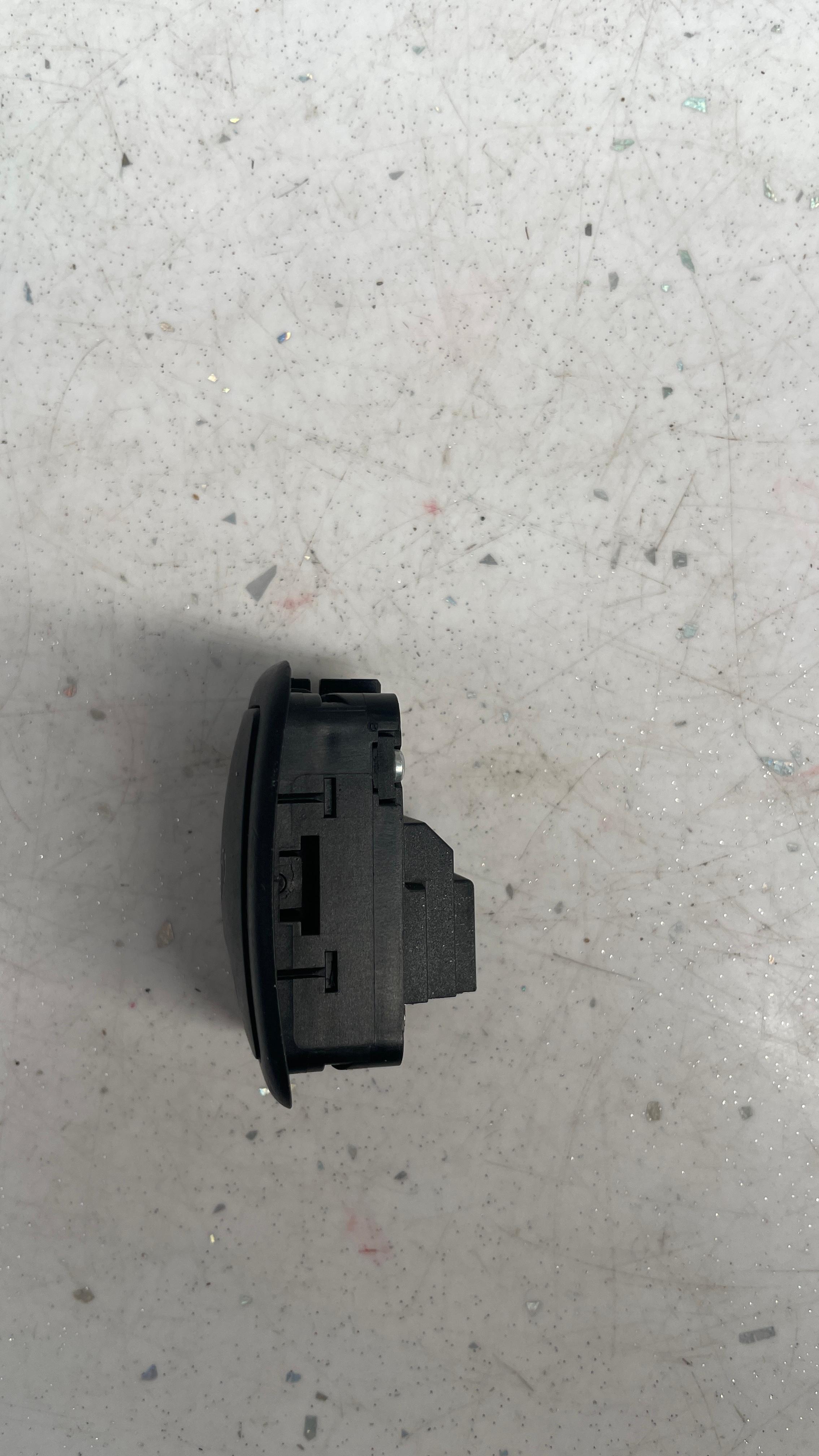 A2048707051   MERCEDES REAR BOOT OPENING OPEN