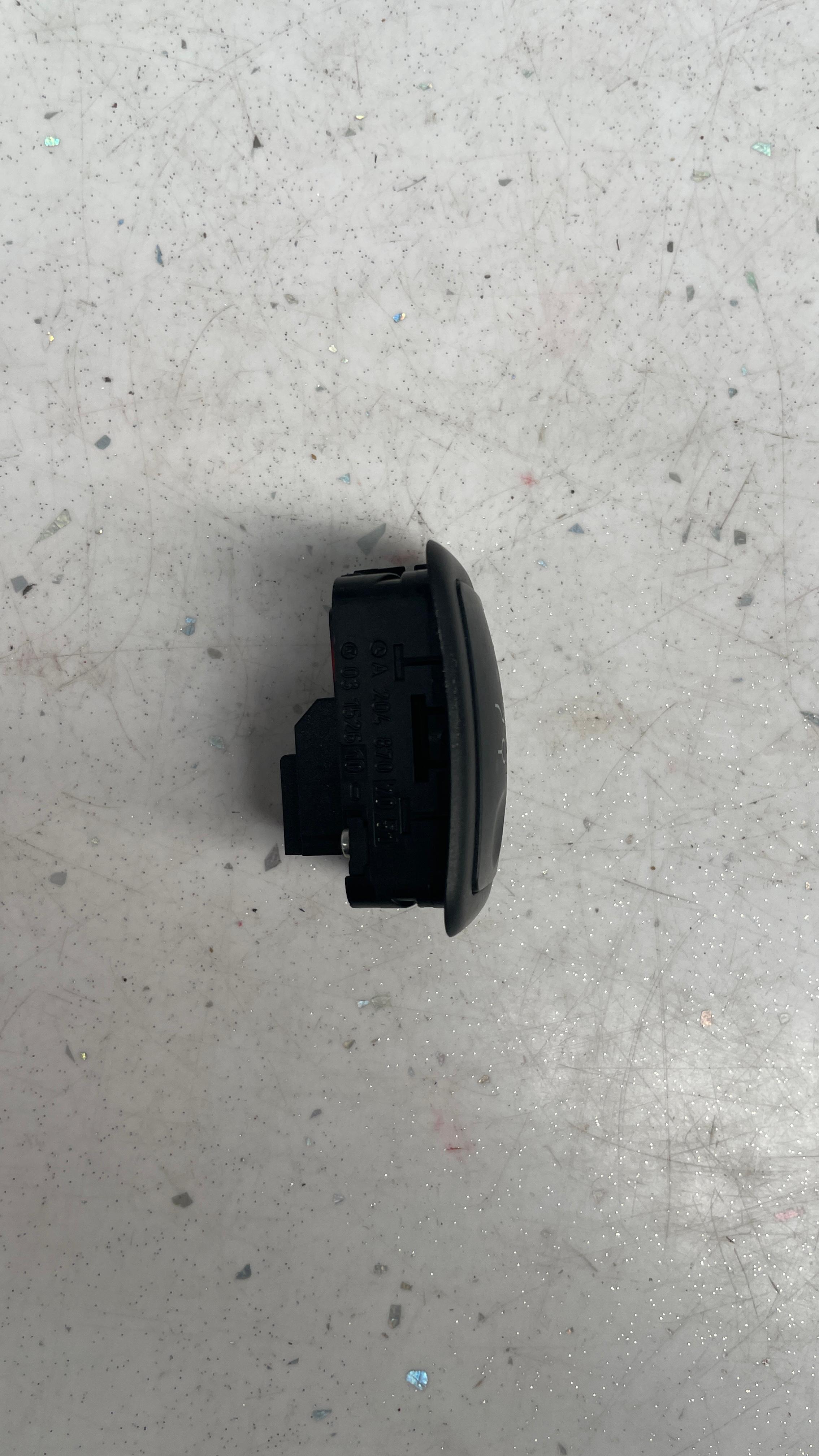 A2048707051   MERCEDES REAR BOOT OPENING OPEN