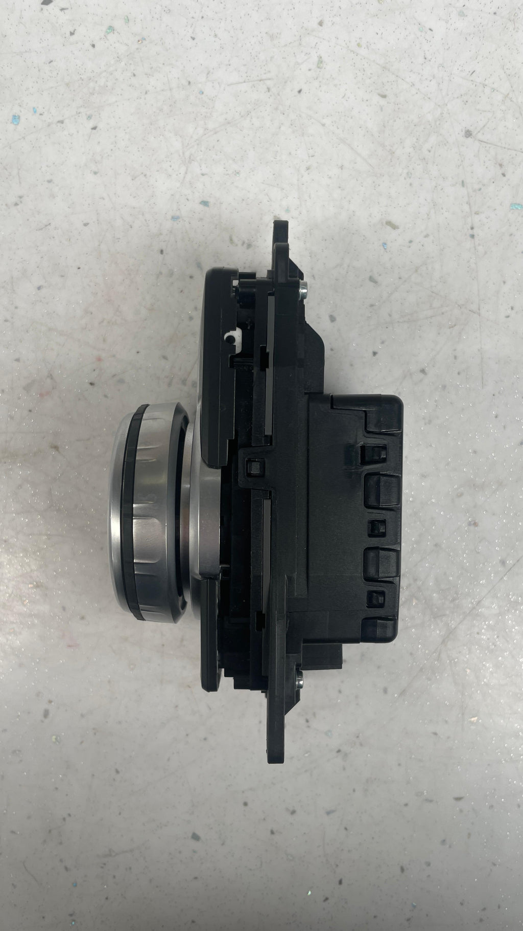 65825A0DC87-01  BMW MEDIA SWITCH CONTROLLER
