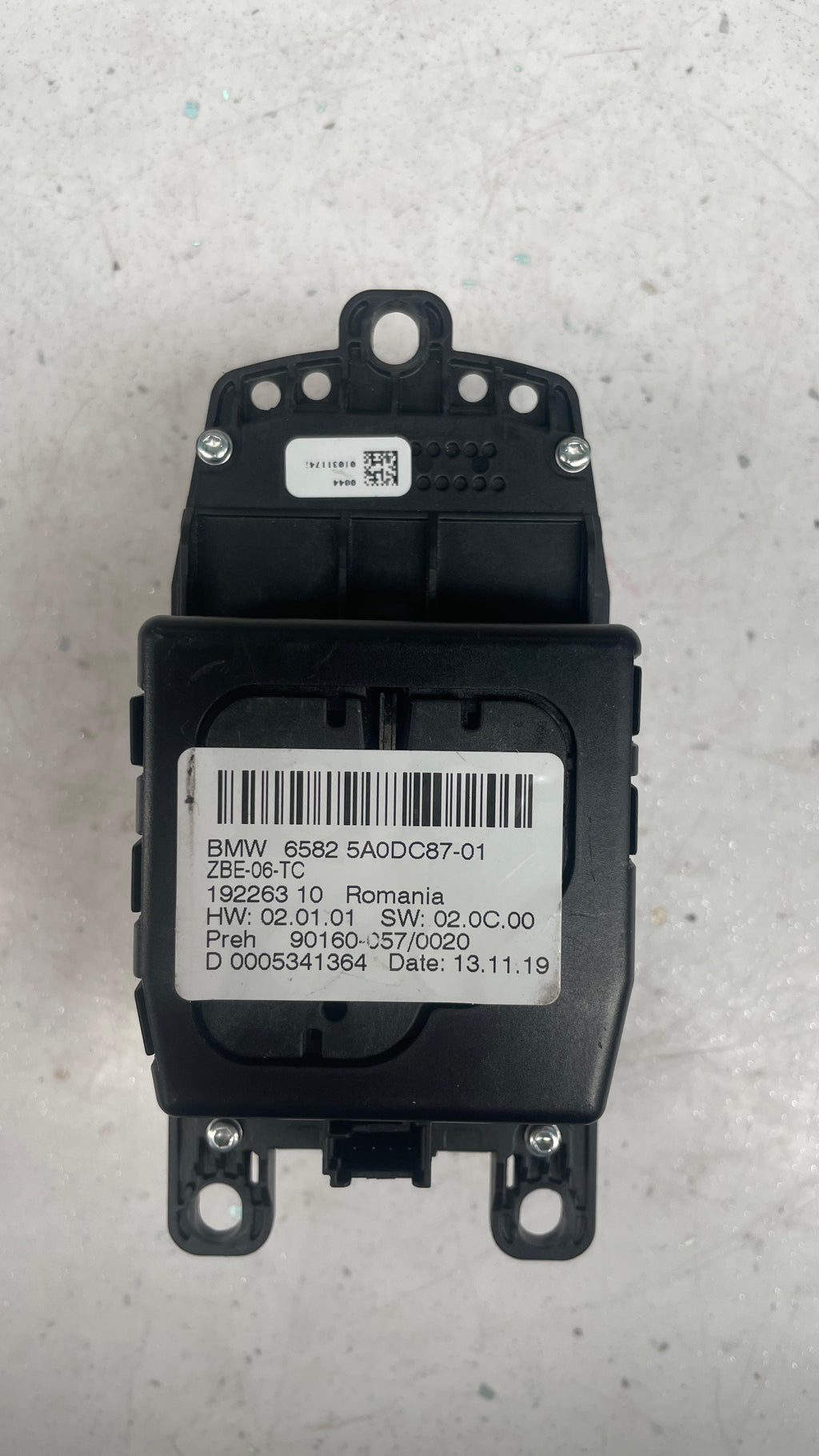 65825A0DC87-01  BMW MEDIA SWITCH CONTROLLER