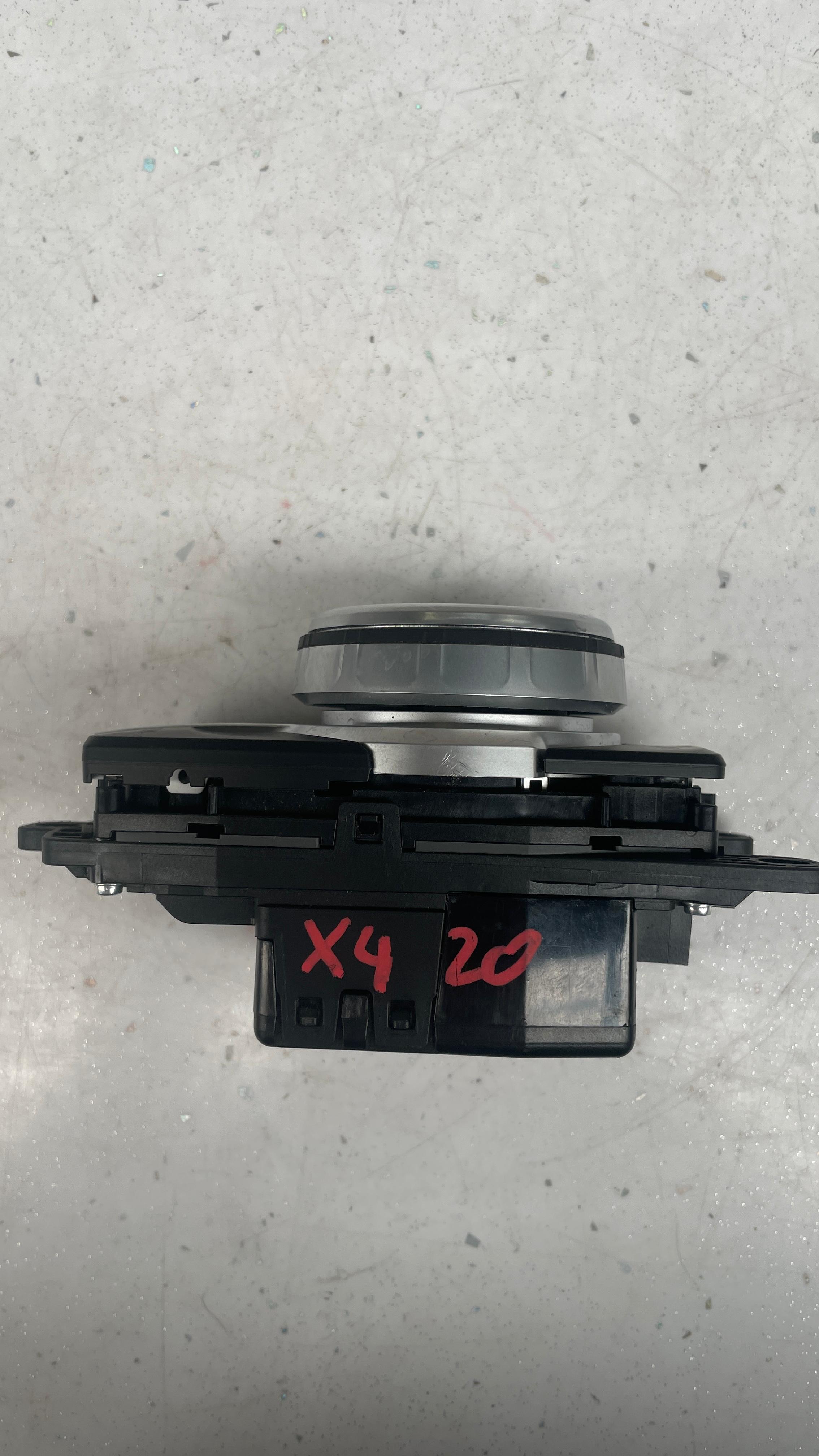 65825A0DC87-01  BMW MEDIA SWITCH CONTROLLER