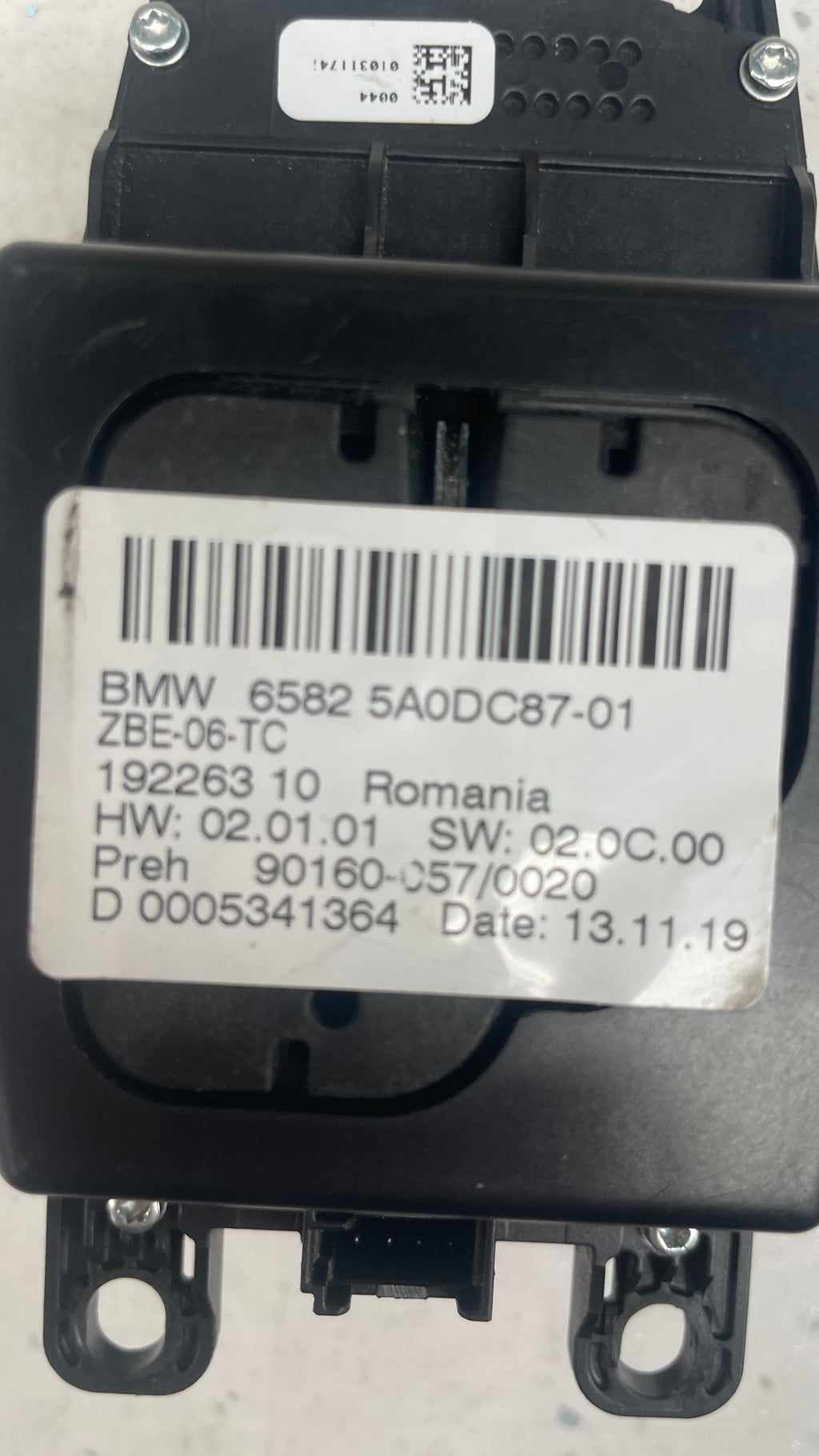 65825A0DC87-01  BMW MEDIA SWITCH CONTROLLER
