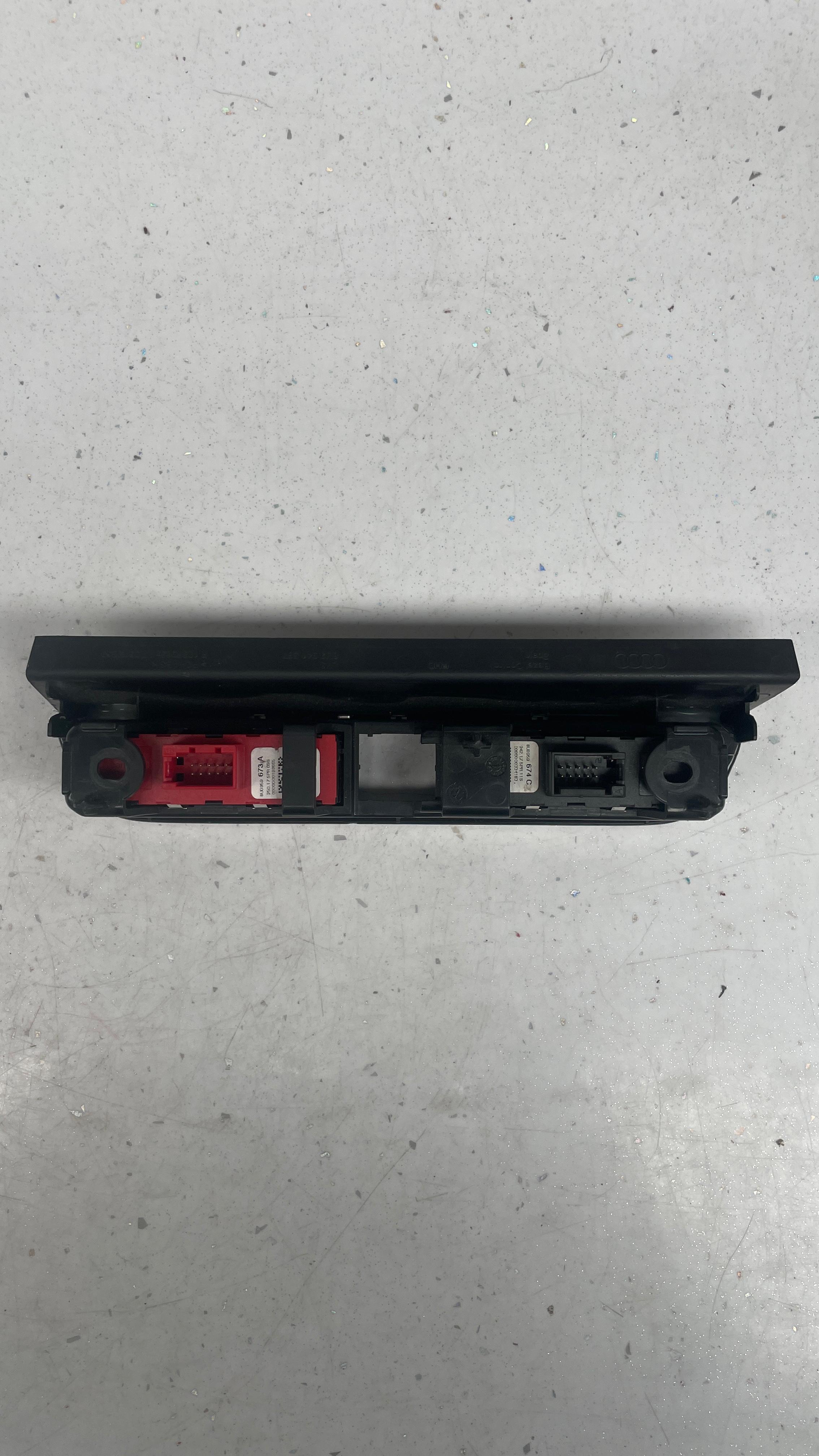 8U0959674C  AUDI PARKING ELECTRONIC SWITCH