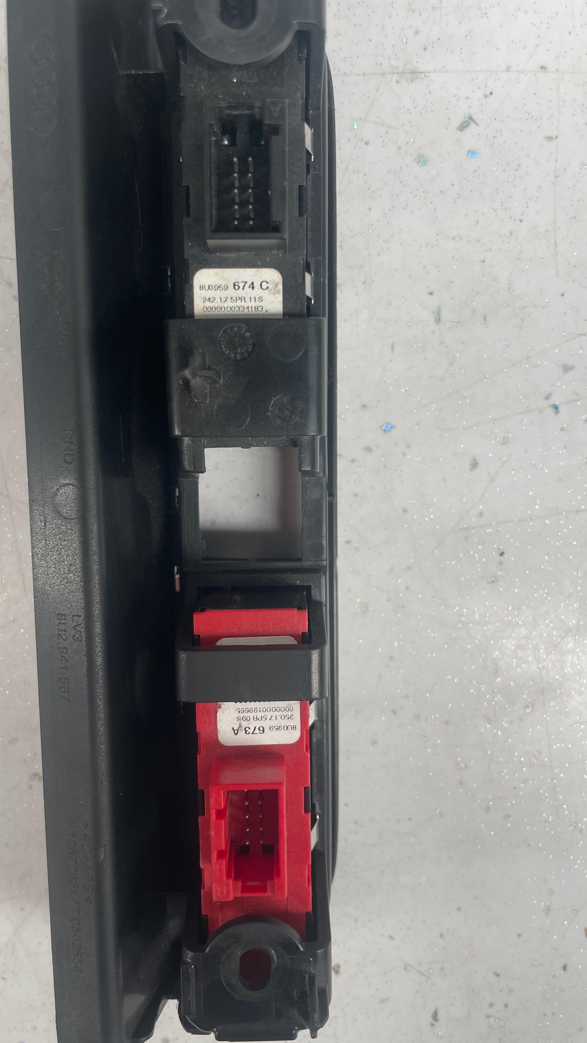 8U0959674C  AUDI PARKING ELECTRONIC SWITCH