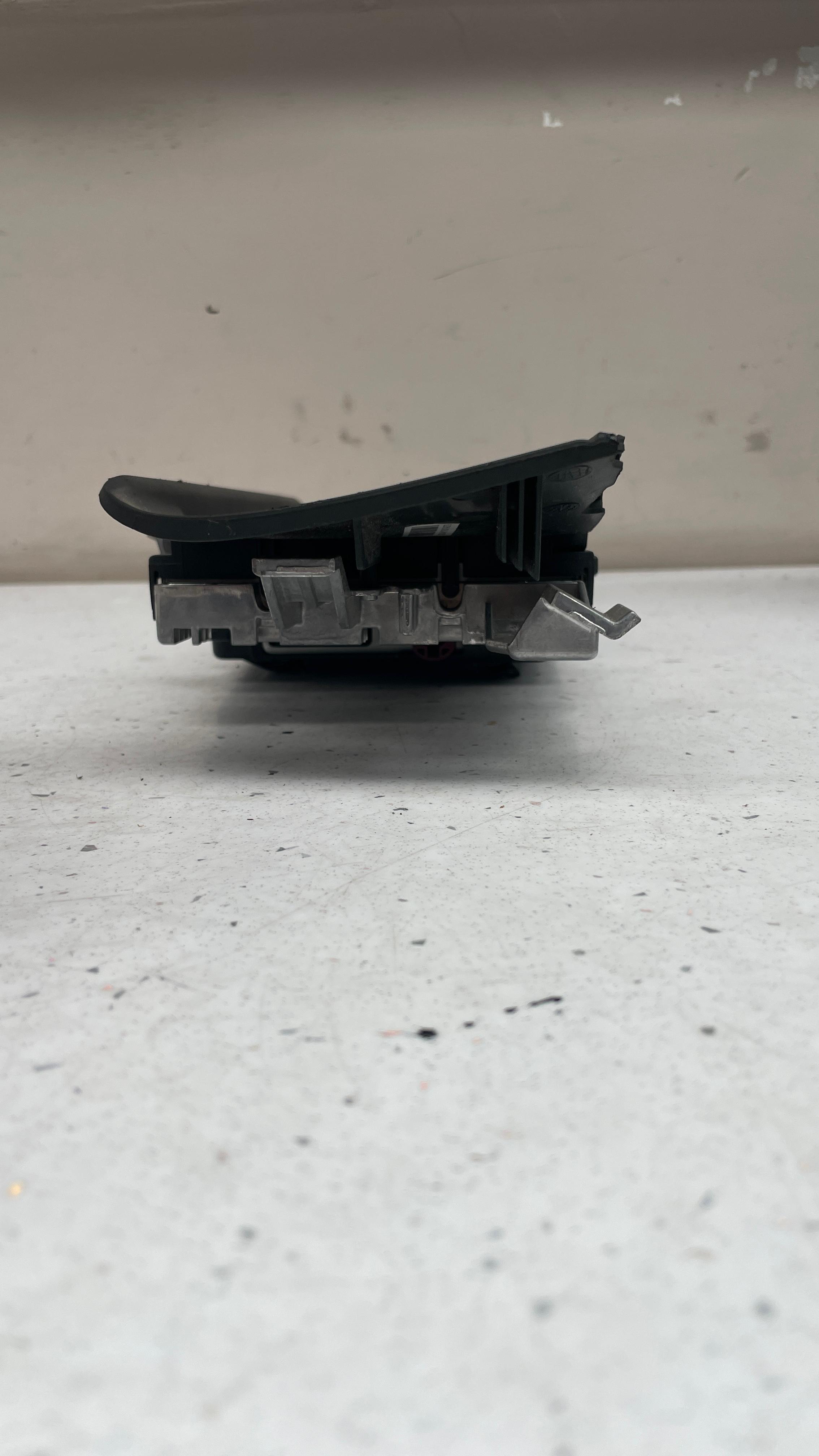 65509266380-01  BMW DIGITAL SCREEN DISPLAY