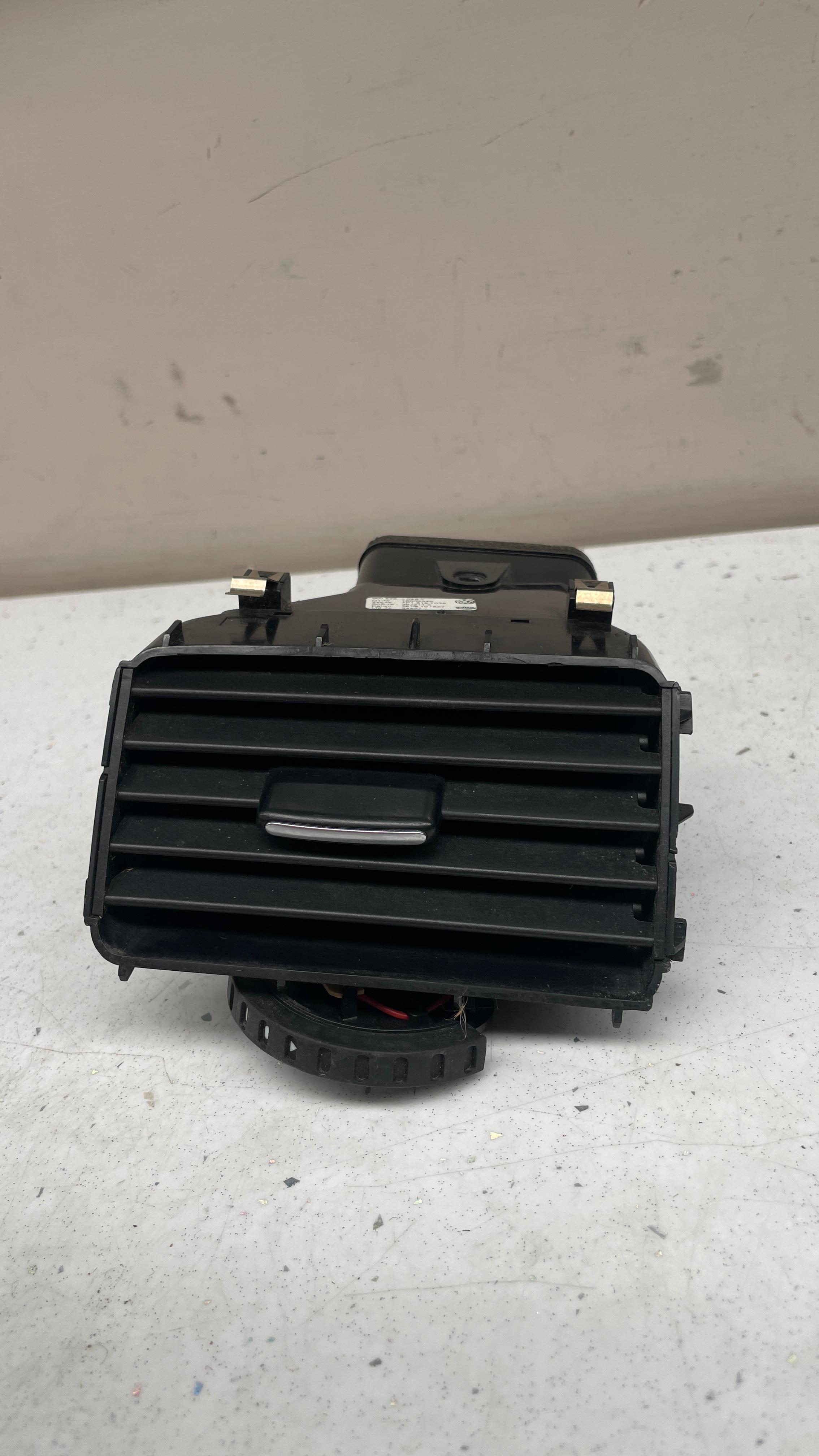 7P1819703A VOLKSWAGEN  AIR VENT GRILL