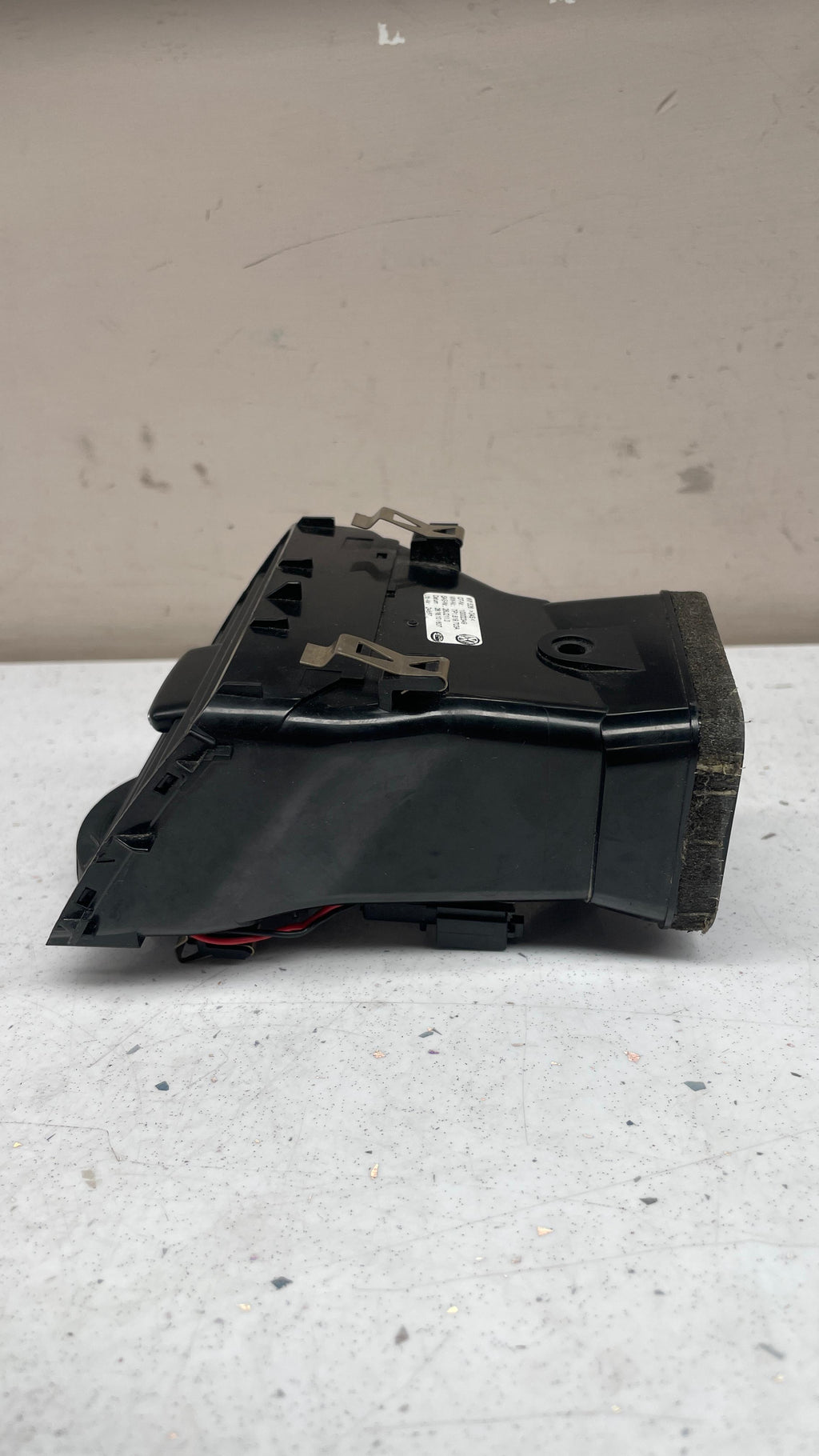 7P1819703A VOLKSWAGEN  AIR VENT GRILL