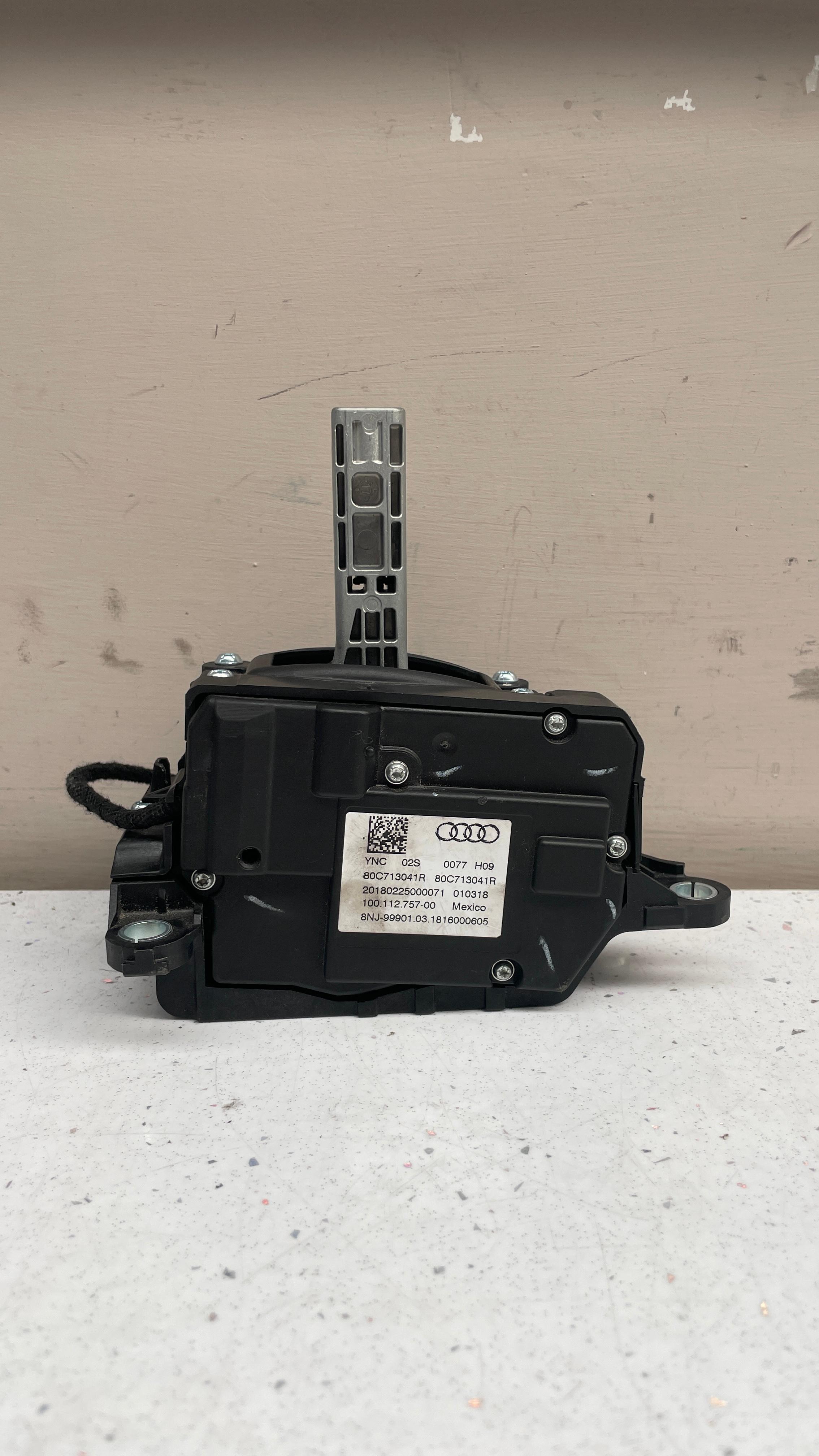 80C713041R AUDI GEAR SHIFT SELECTOR