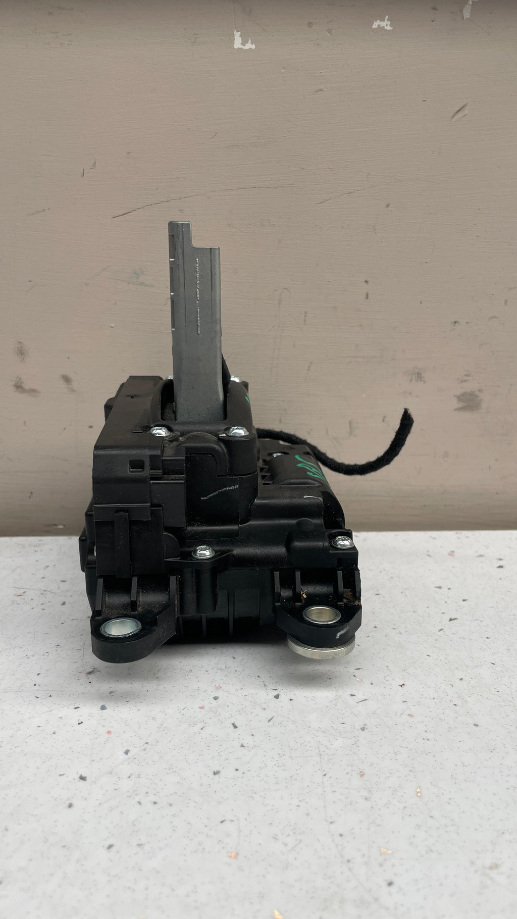 80C713041R AUDI GEAR SHIFT SELECTOR