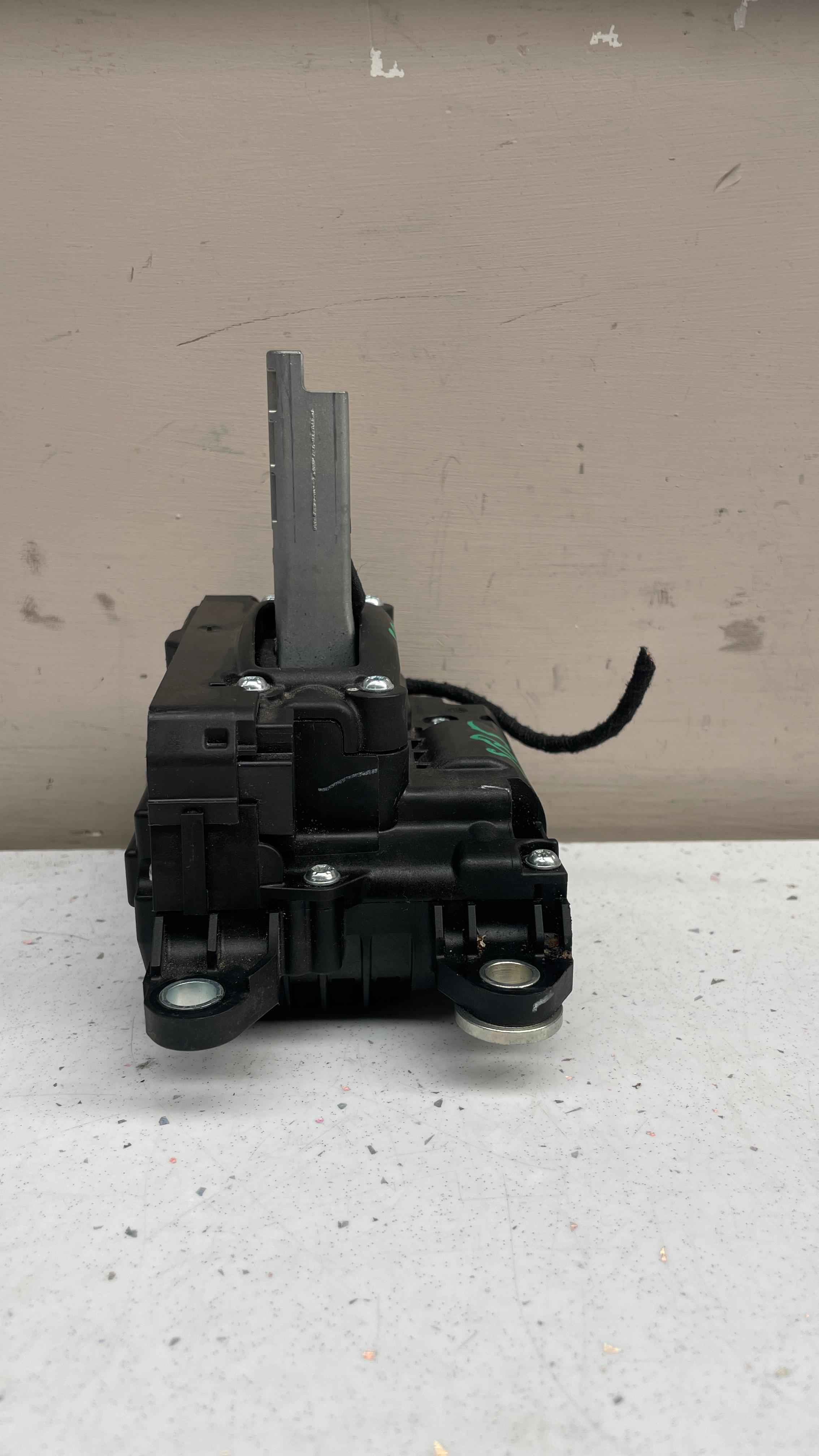 80C713041R AUDI GEAR SHIFT SELECTOR