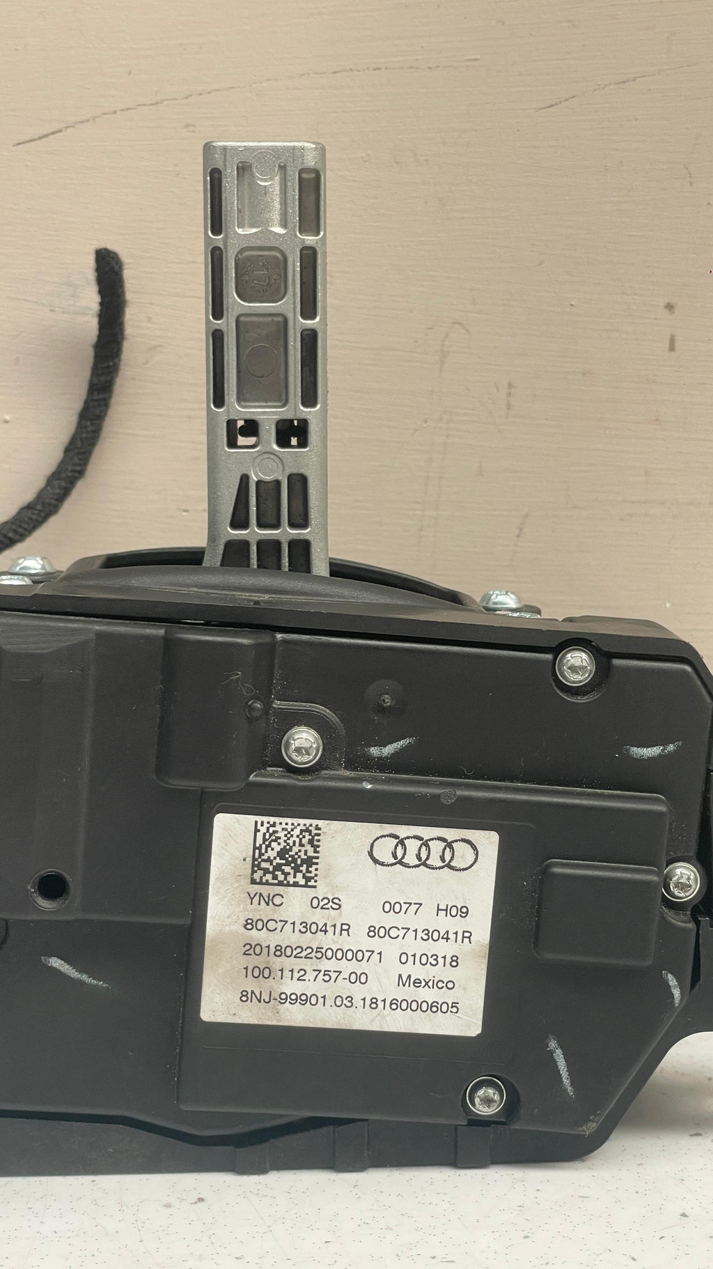 80C713041R AUDI GEAR SHIFT SELECTOR