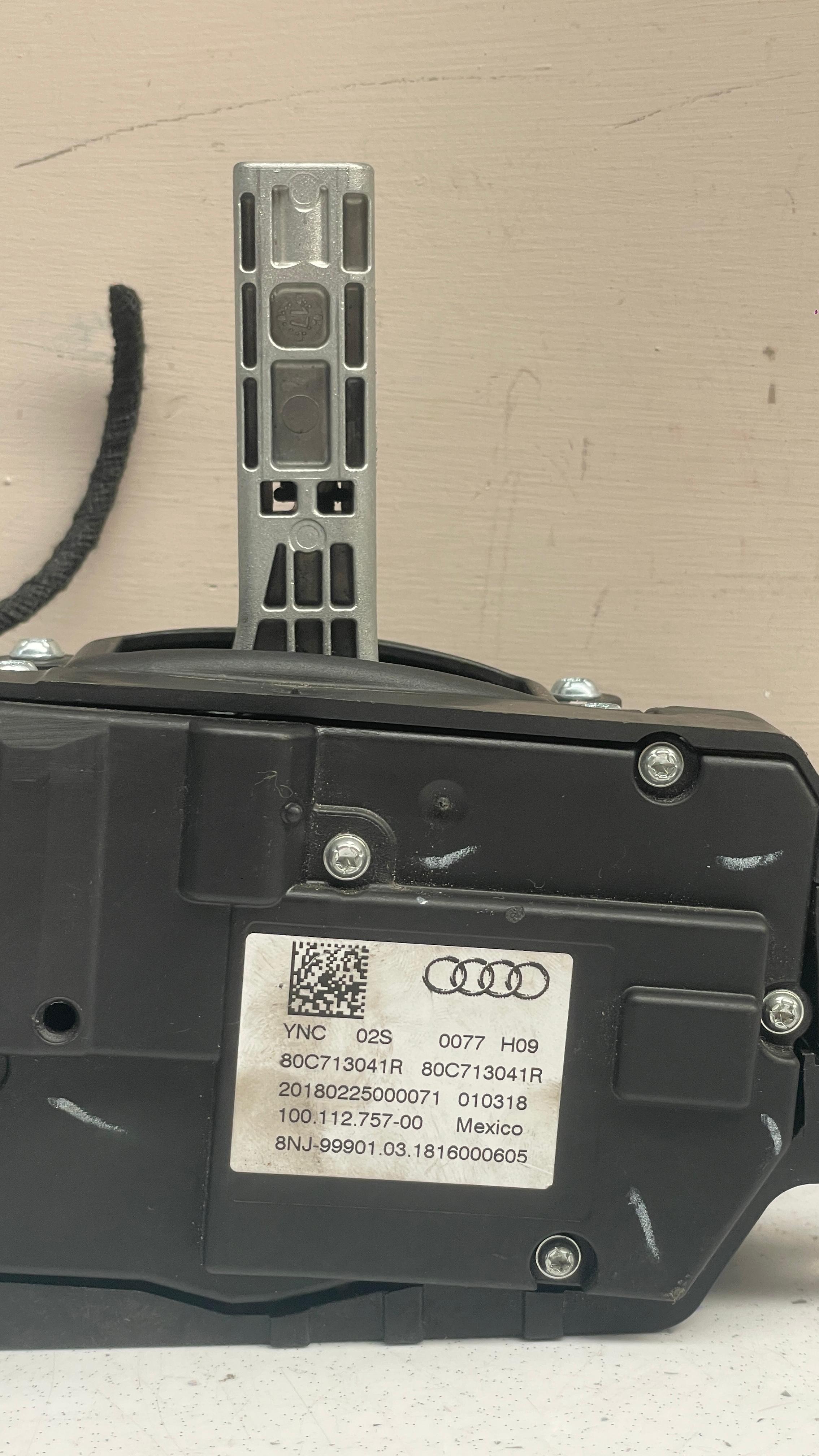 80C713041R AUDI GEAR SHIFT SELECTOR