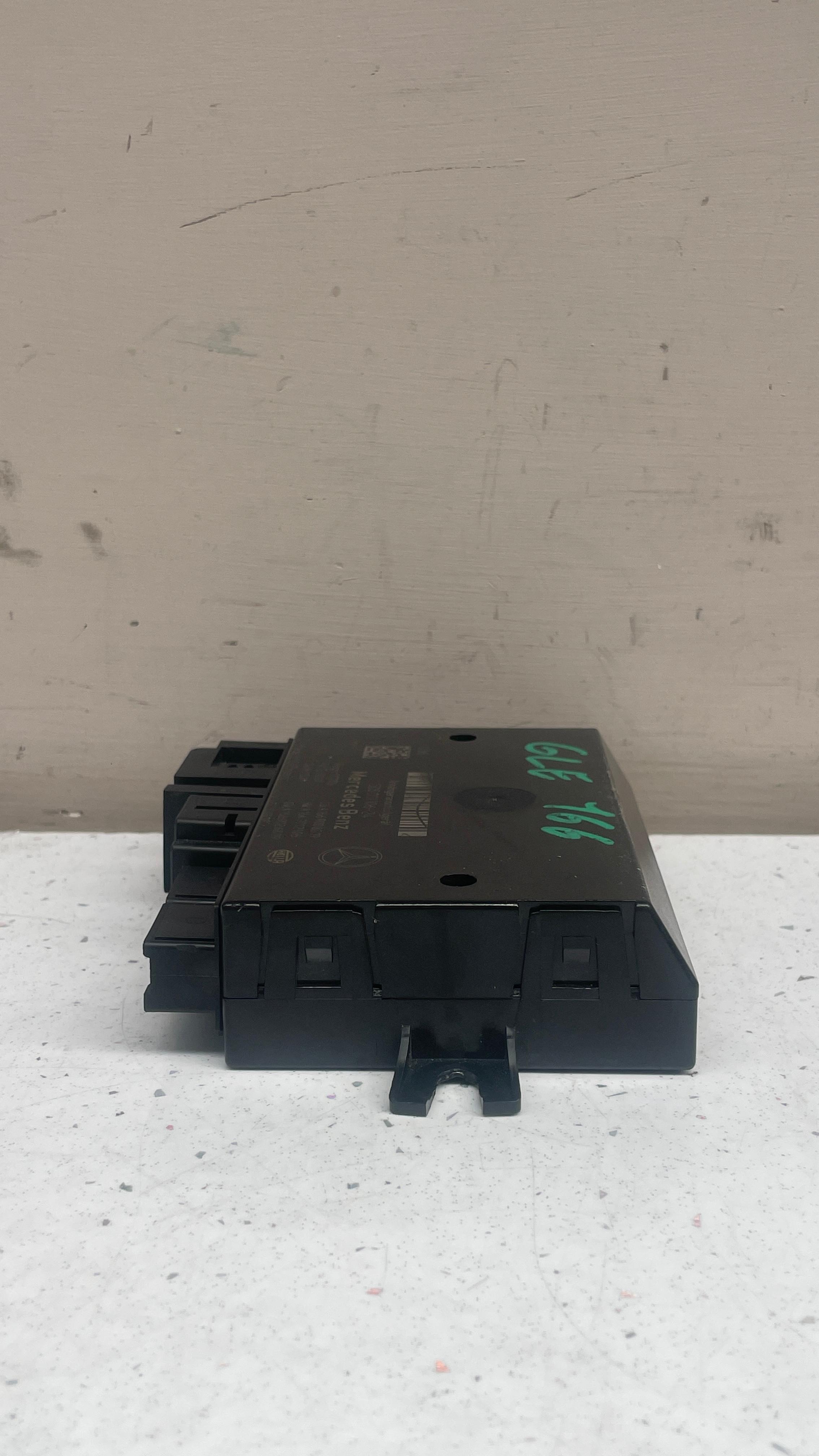 A1669008019 MERCEDES TOWBAR TRAILER MODULE CONTROL