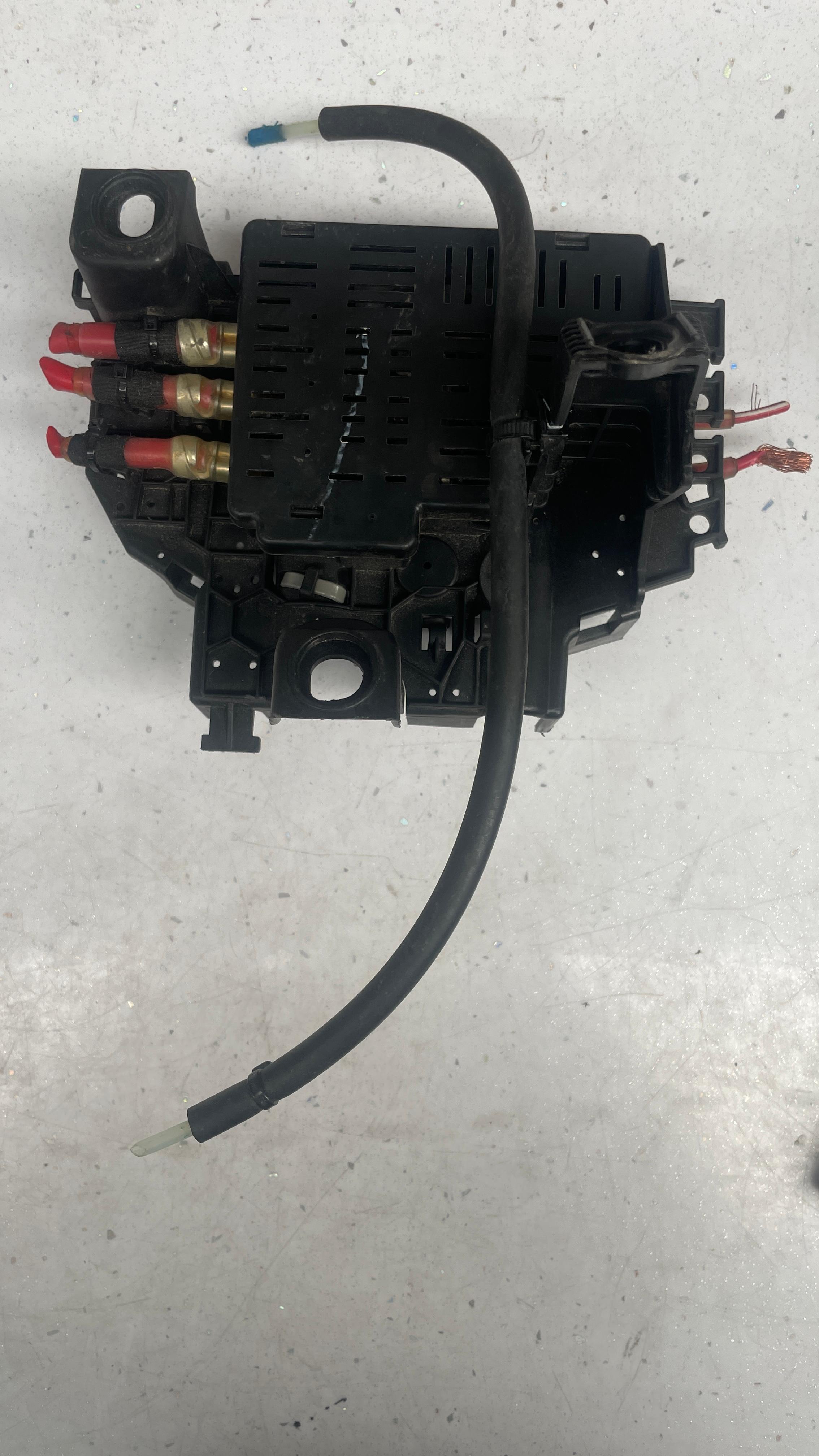 1675404528 MERCEDES FUSE BOX