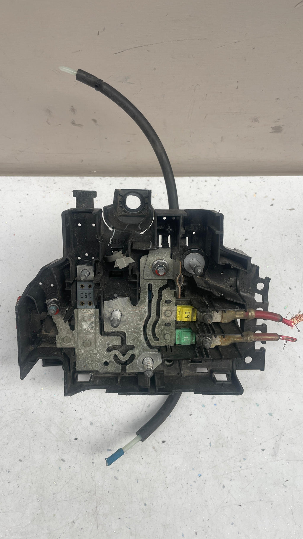 1675404528 MERCEDES FUSE BOX
