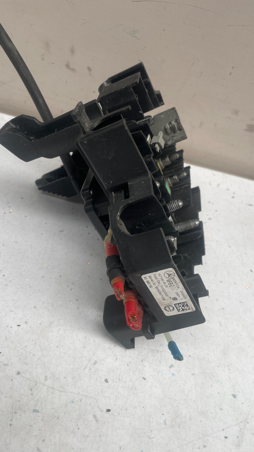 1675404528 MERCEDES FUSE BOX
