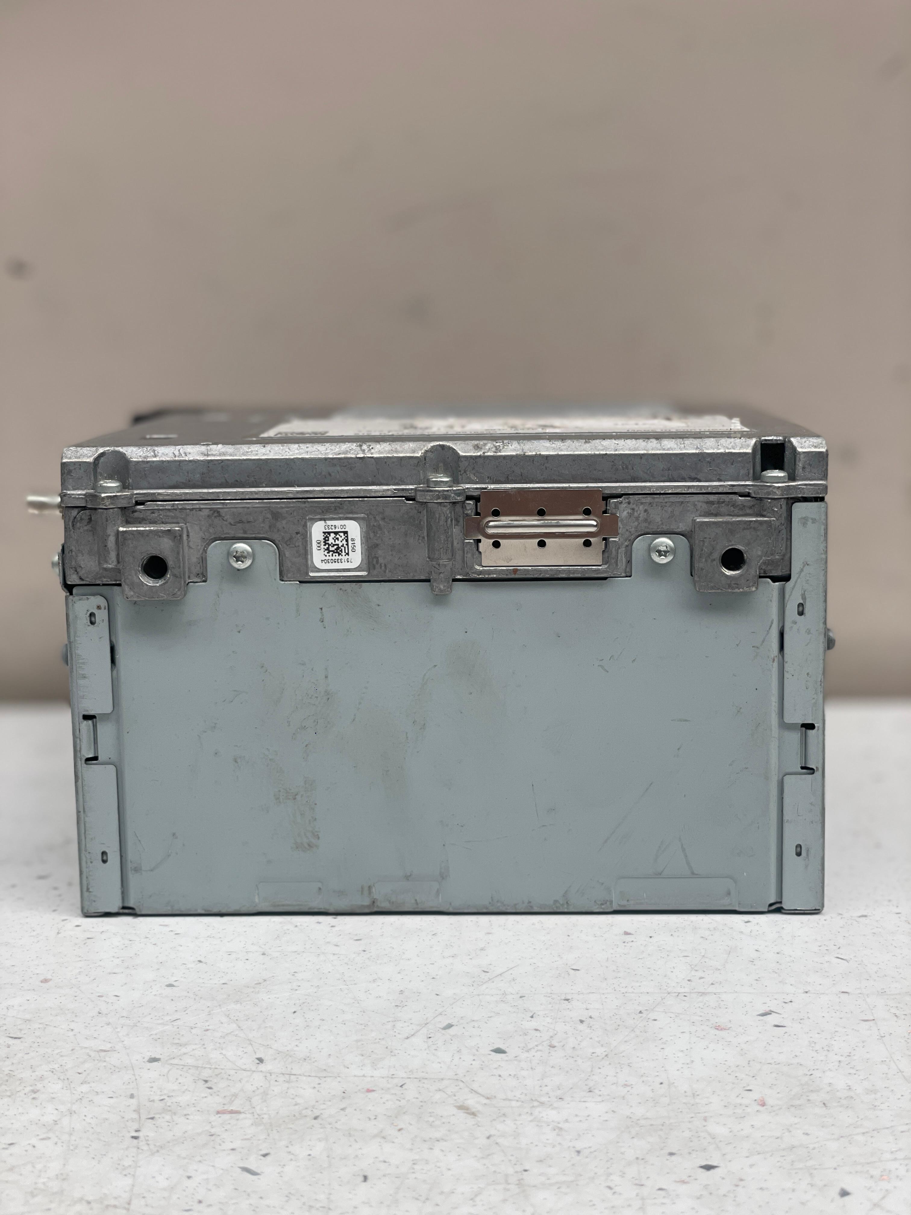 J9D3-19C211-PD LAND ROVER RADIO CD MULTIMEDIA PANEL