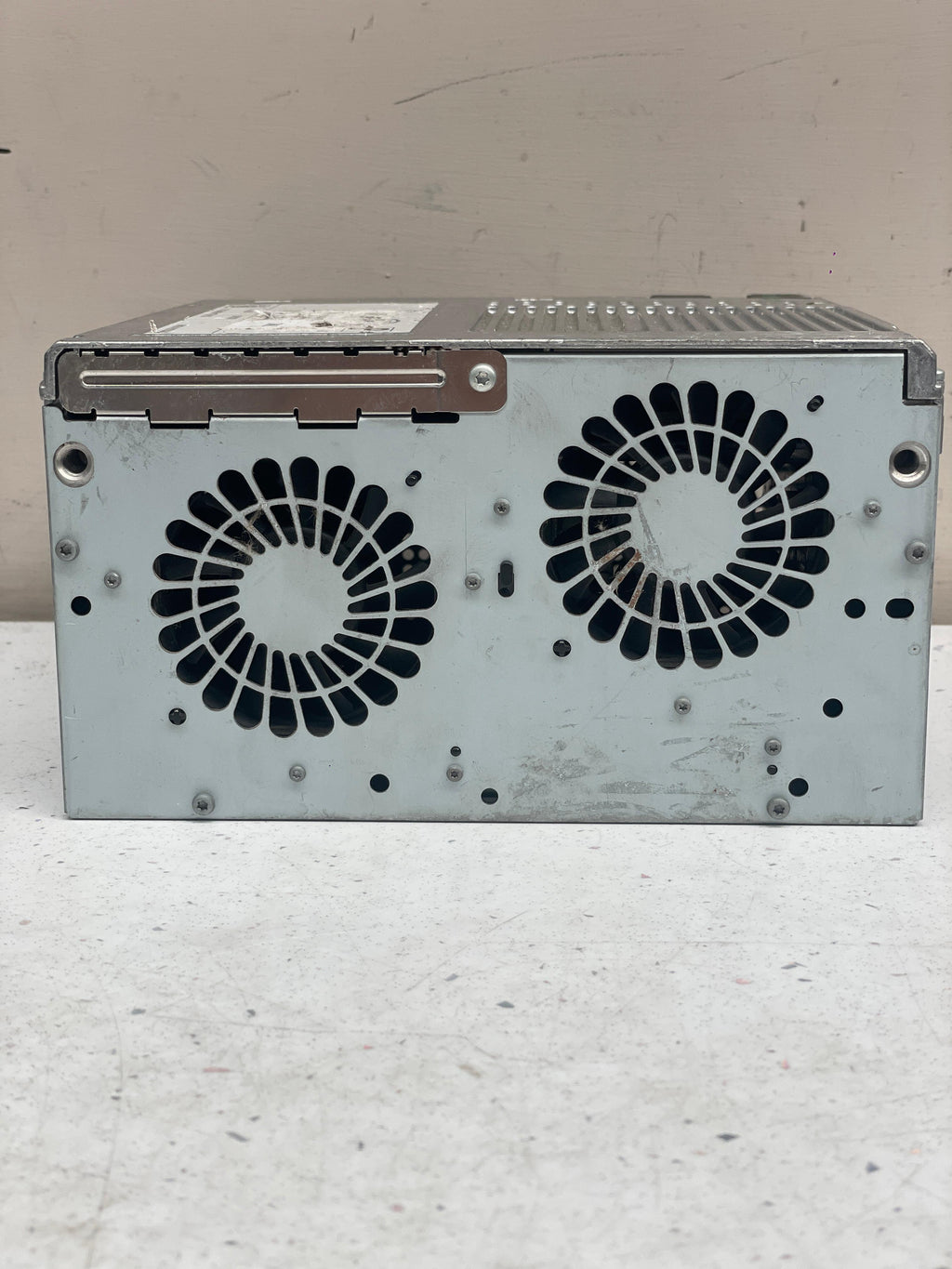 J9D3-19C211-PD LAND ROVER RADIO CD MULTIMEDIA PANEL