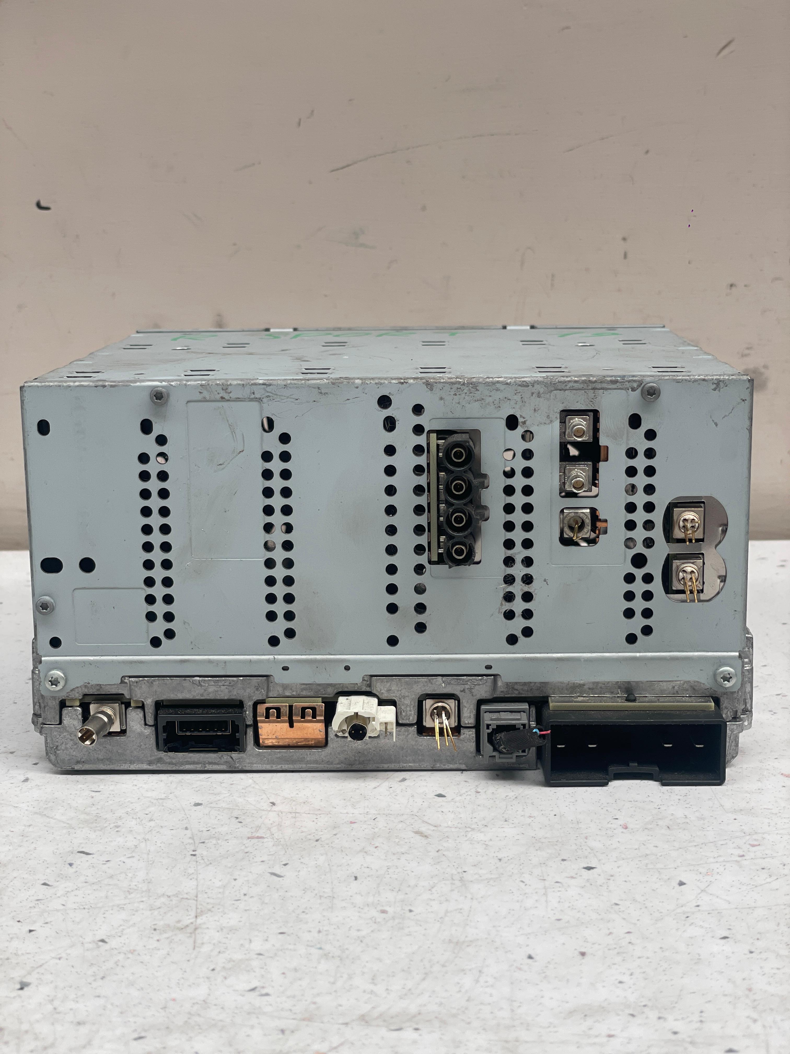 J9D3-19C211-PD LAND ROVER RADIO CD MULTIMEDIA PANEL