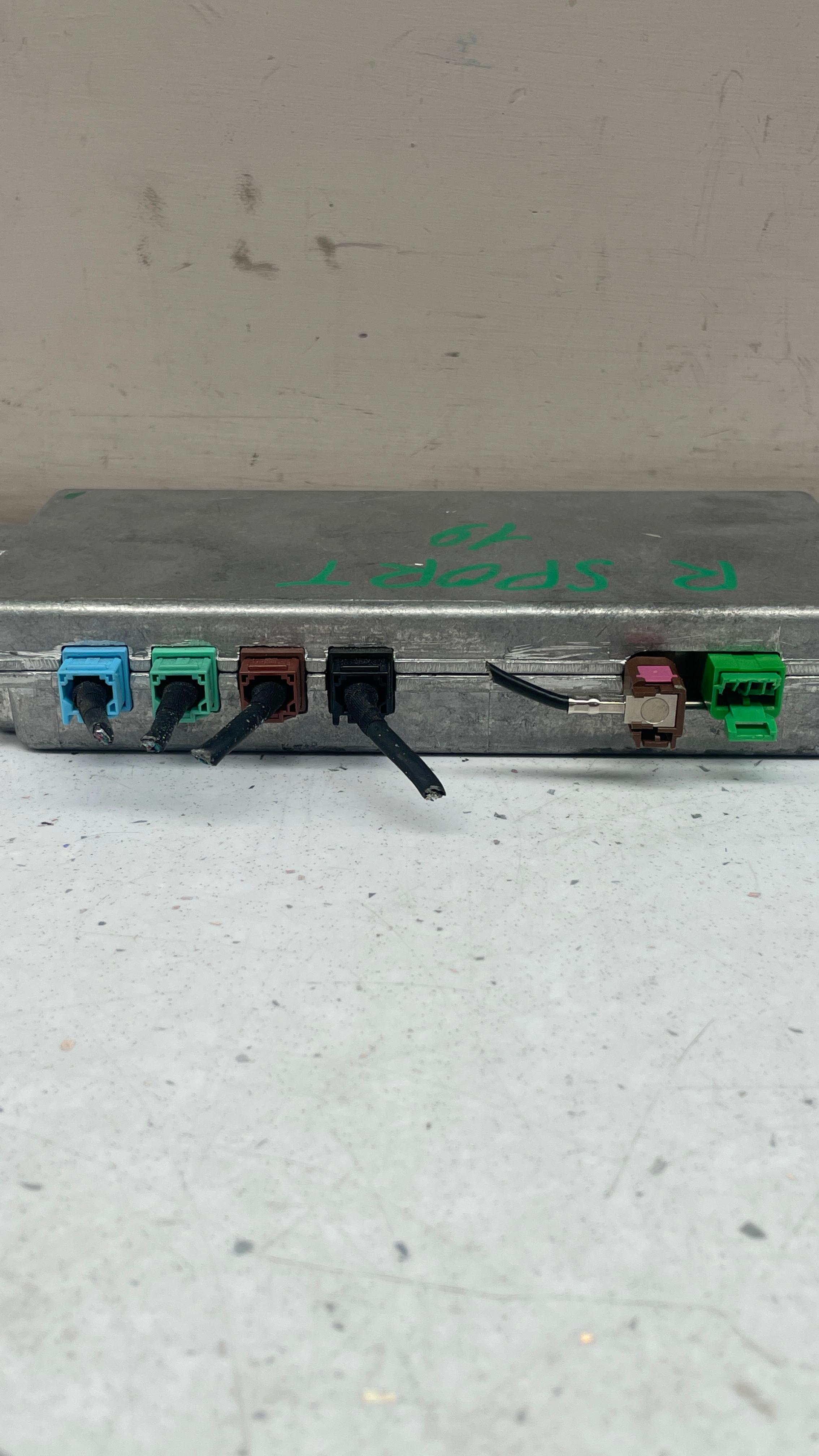 FW93-14F026-BM LAND ROVER SURROUND CAMERA CONTROL