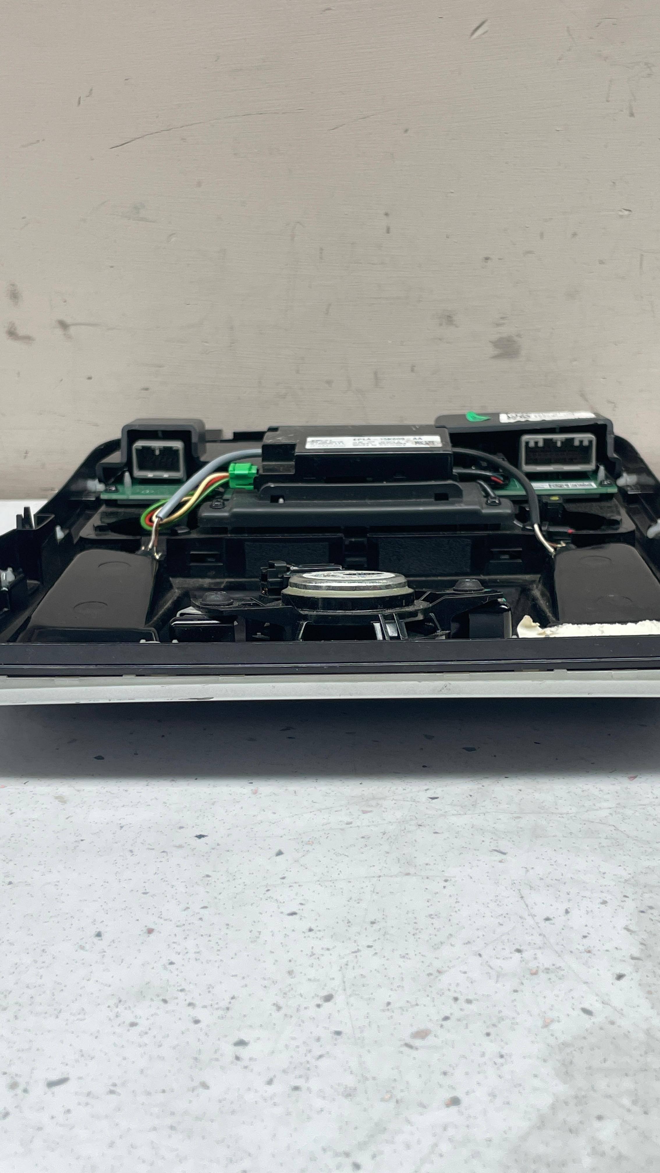 EPLA-15K609-AA LAND ROVER OVERHEAD PANEL