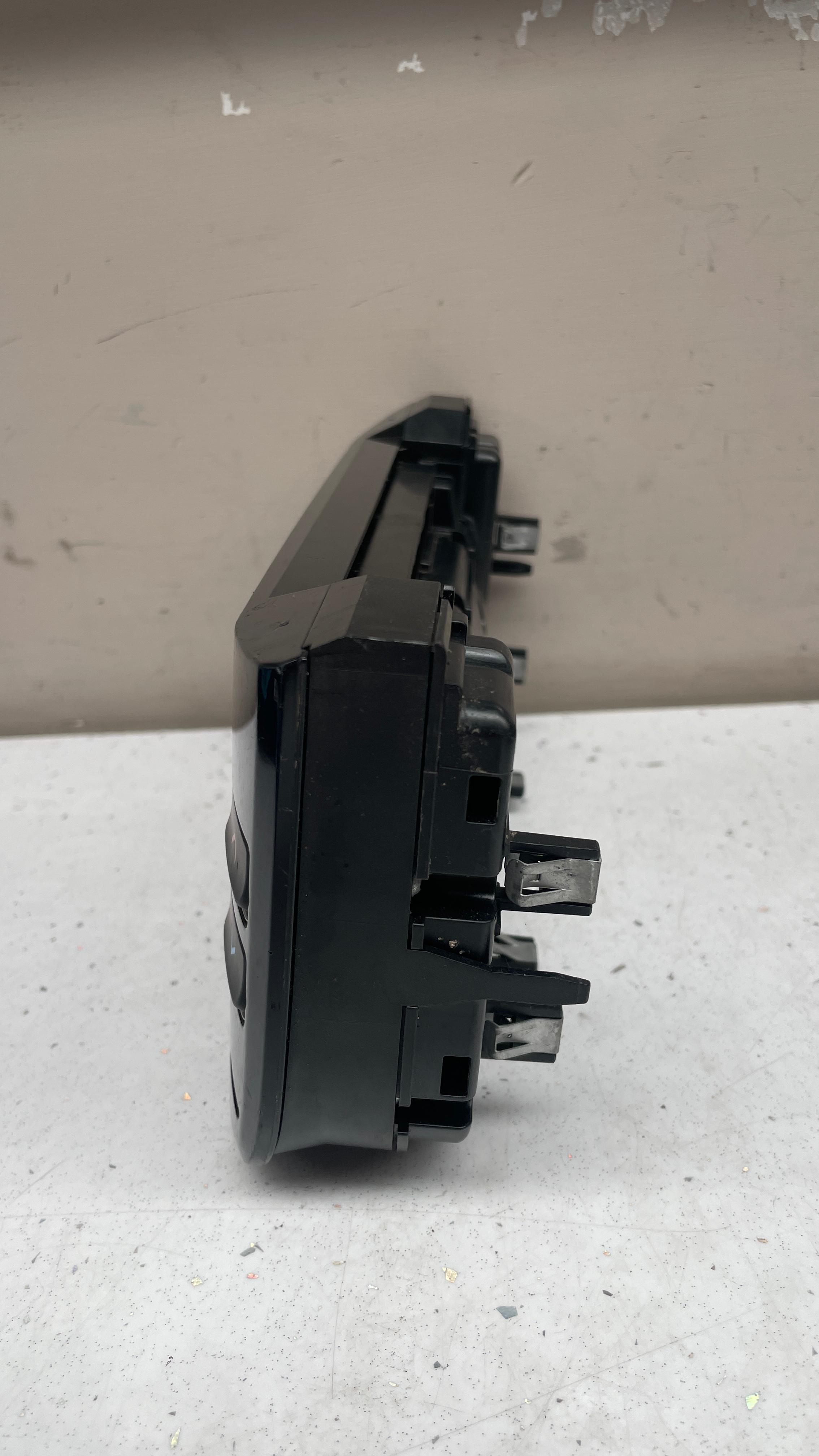 JK83-18C858-FB LAND ROVER CLIMATE CONTROL PANEL