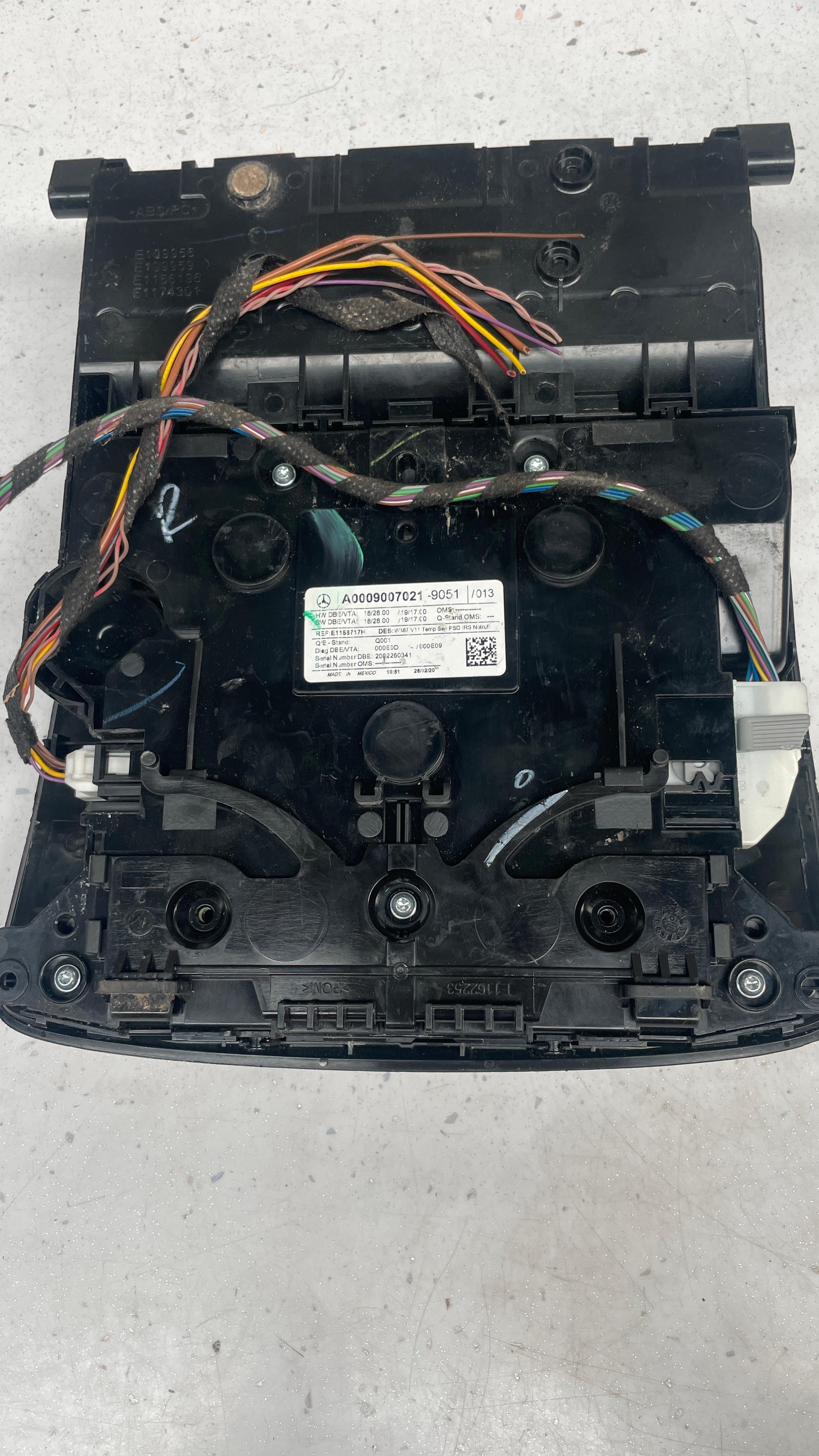 A0009007021 MERCEDES OVERHEAD LAMP INTERIOR LIGHT
