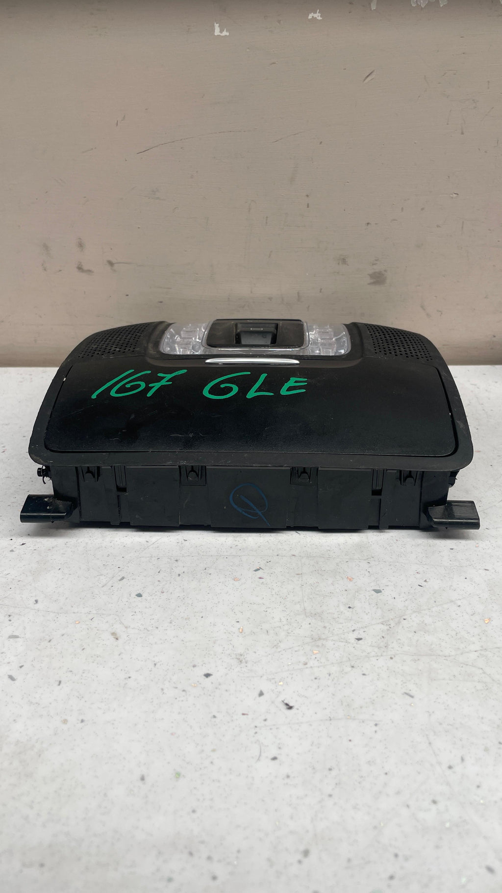 A0009007021 MERCEDES OVERHEAD LAMP INTERIOR LIGHT