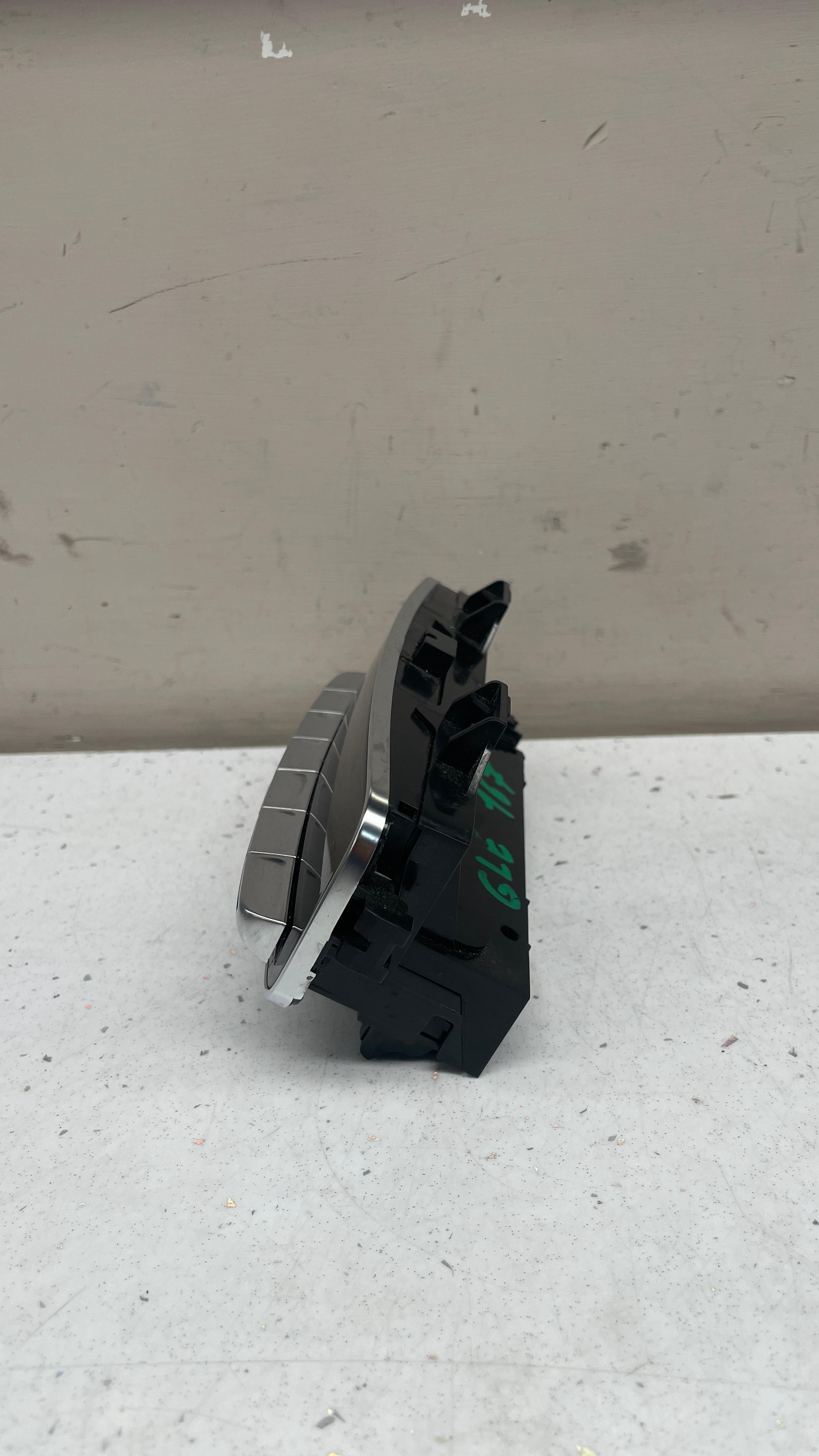 A1679051701 MERCEDES ORIGINAL CLIMATE CONTROL SWITCH